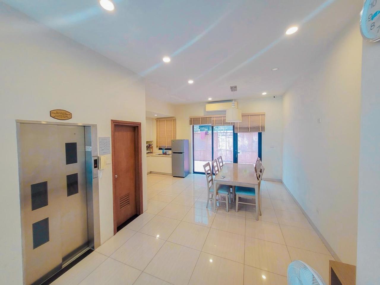Khách sạn hẻo lánh Royal Lotus 5 Bedroom Hạ Long