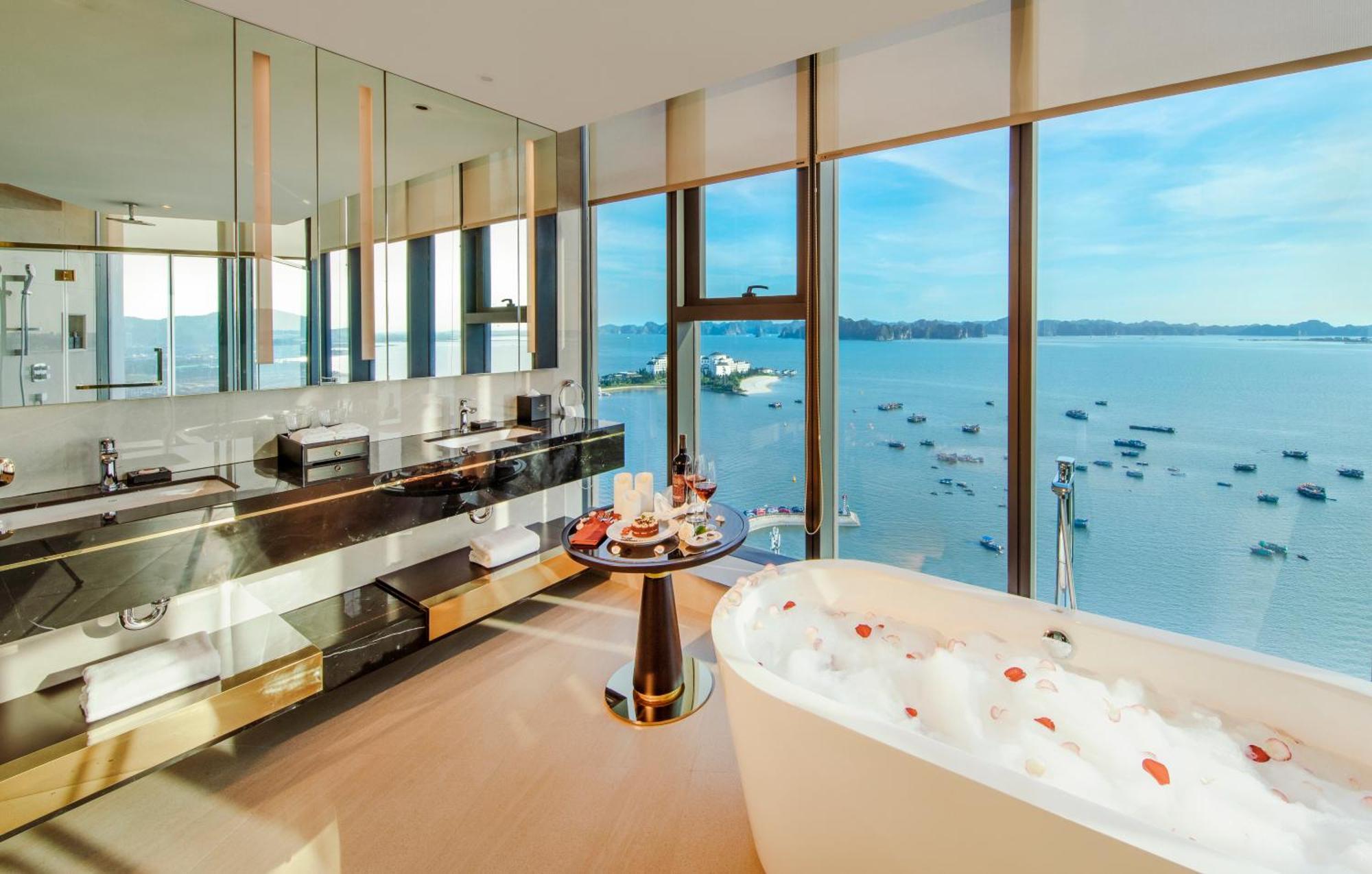 Radisson Blu Ha Long Bay Hotel 5*