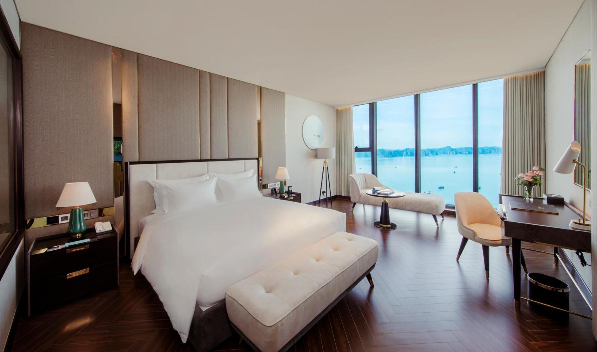 Hotel Radisson Blu Ha Long Bay 5*