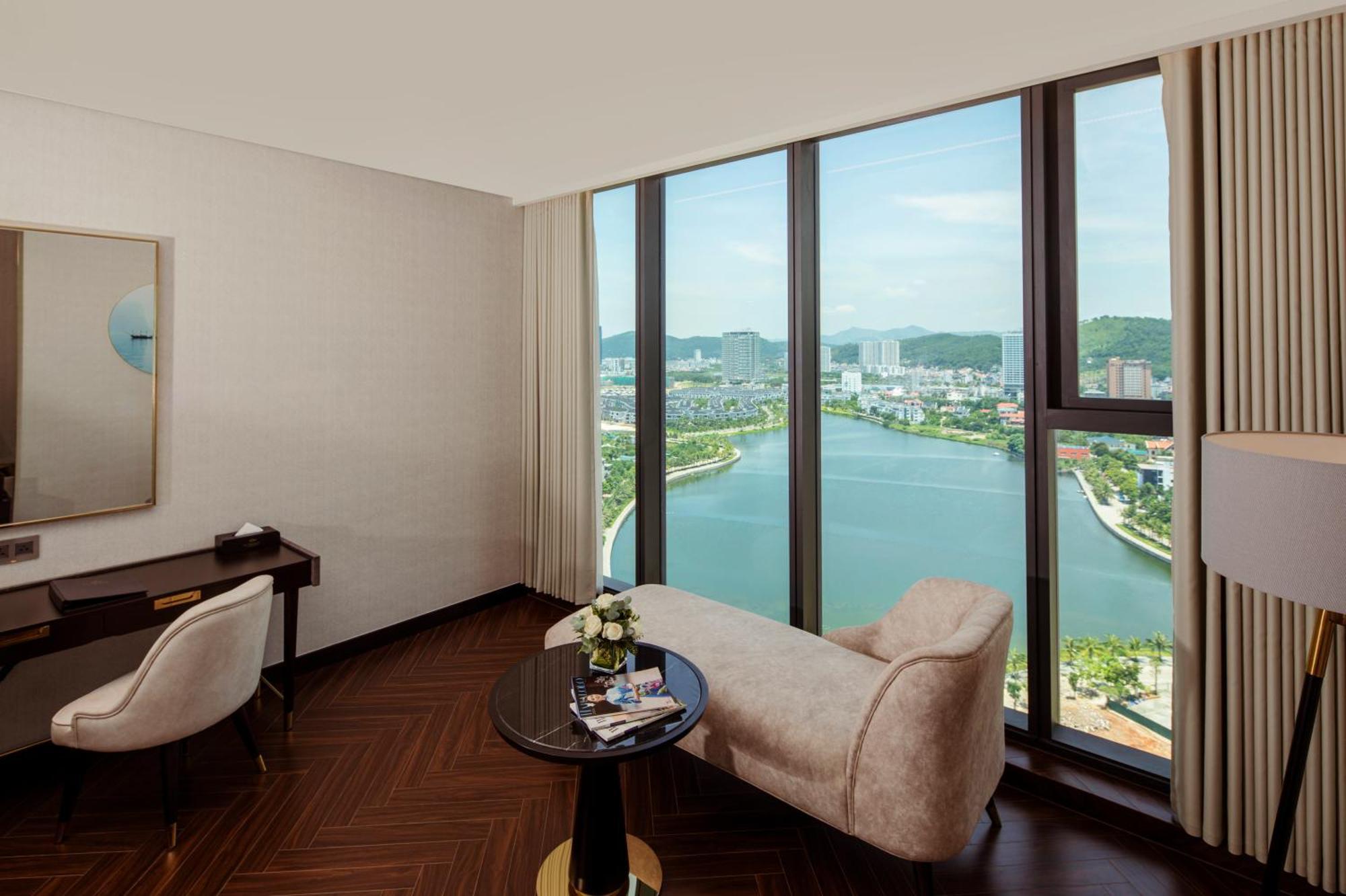 Radisson Blu Ha Long Bay 5*