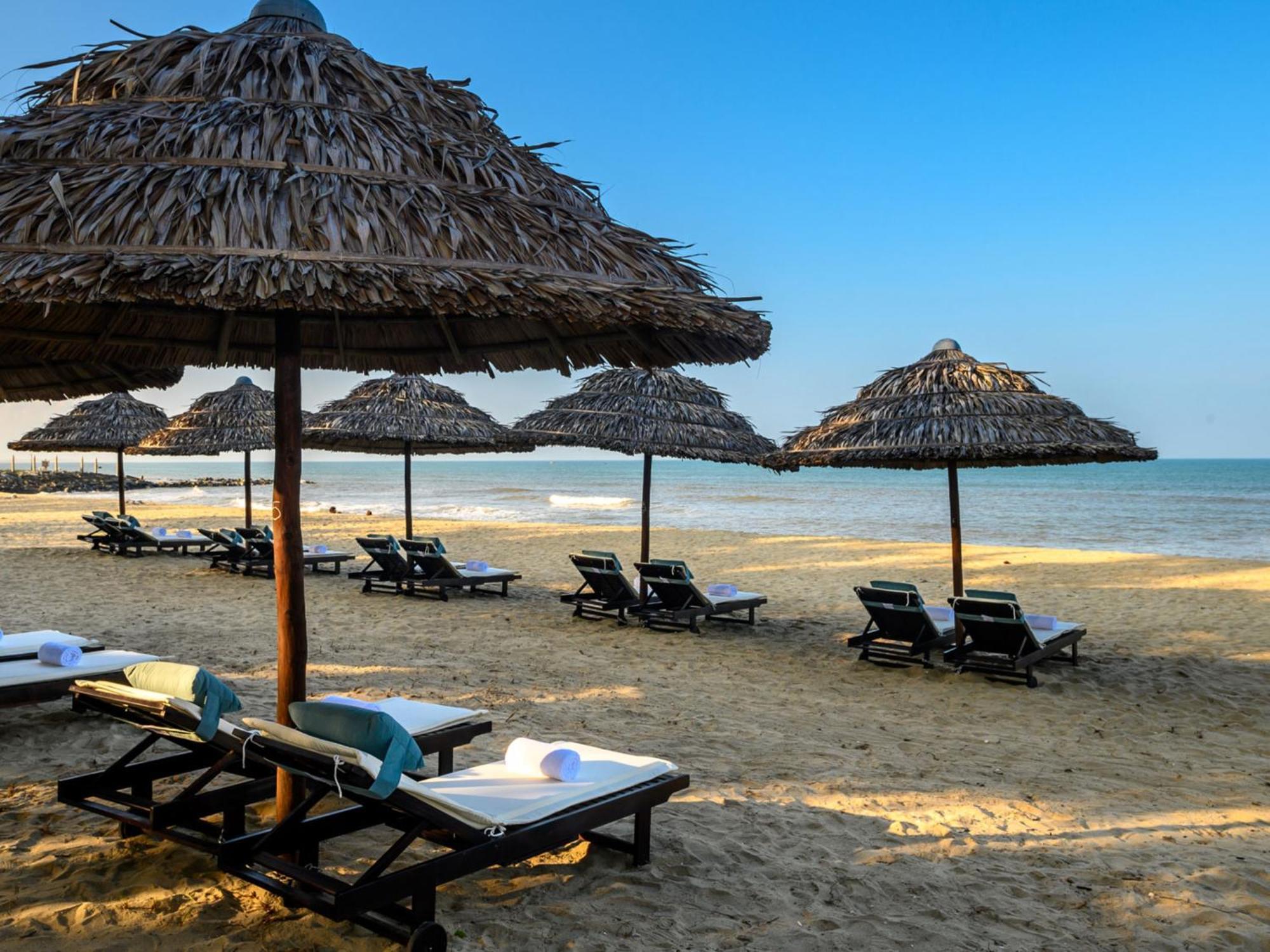 Khách sạn Ha Ocean Front