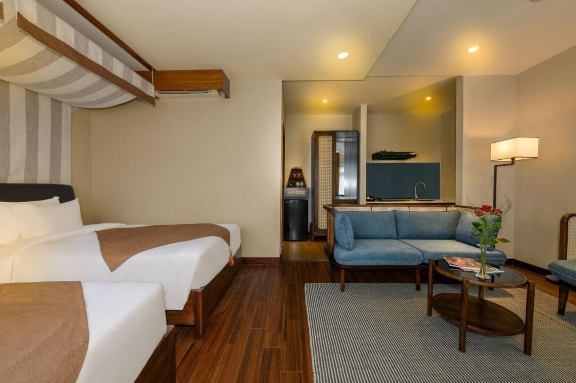 Khách sạn Ha Ocean Front 4*