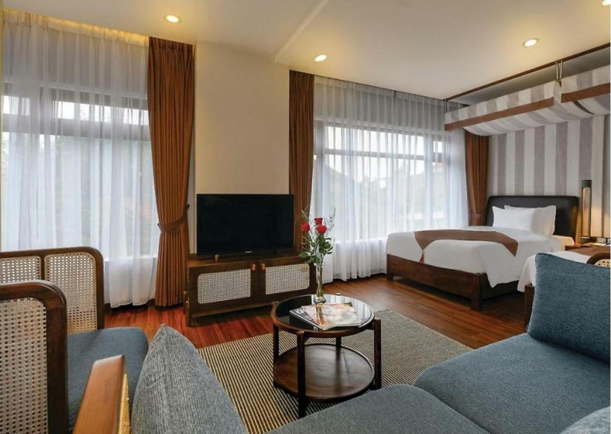 Khách sạn Ha Ocean Front