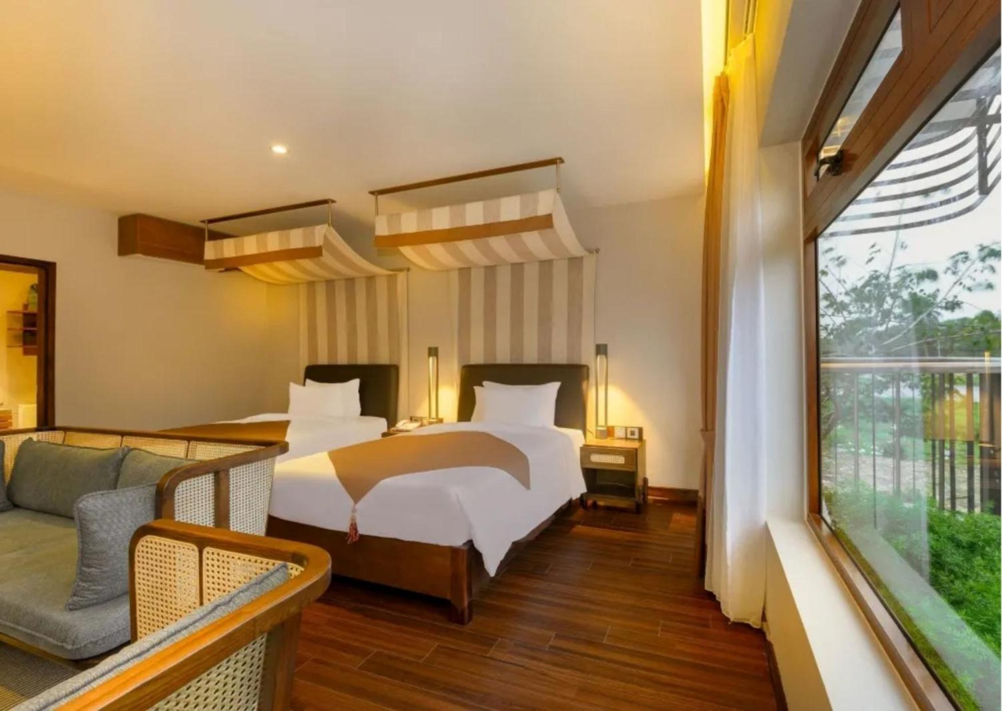 Khách sạn Ha Ocean Front 4*