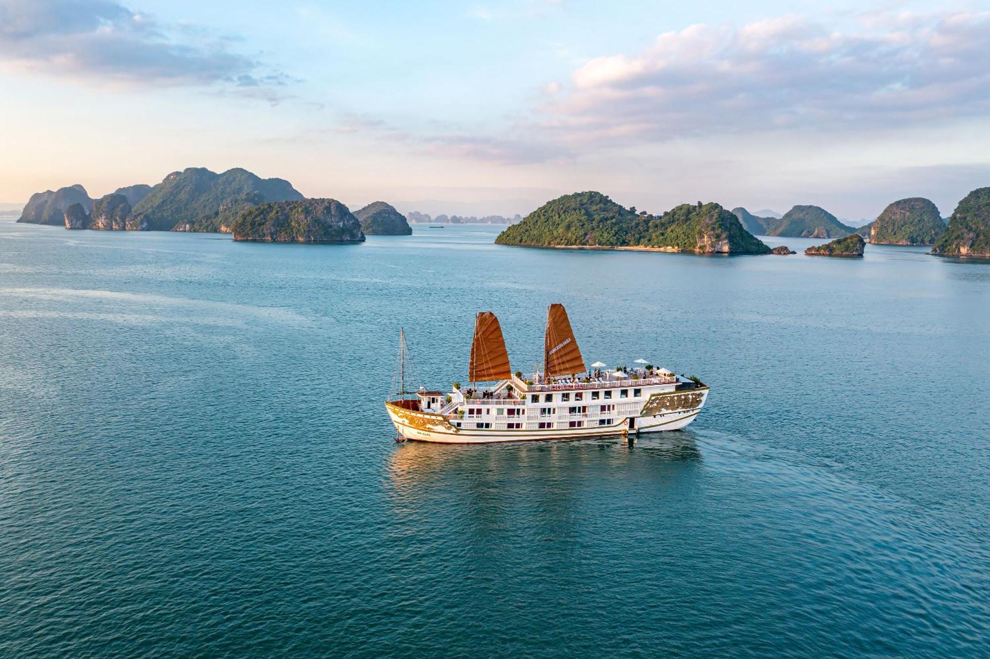  Indochina Sails Bay Ha Long