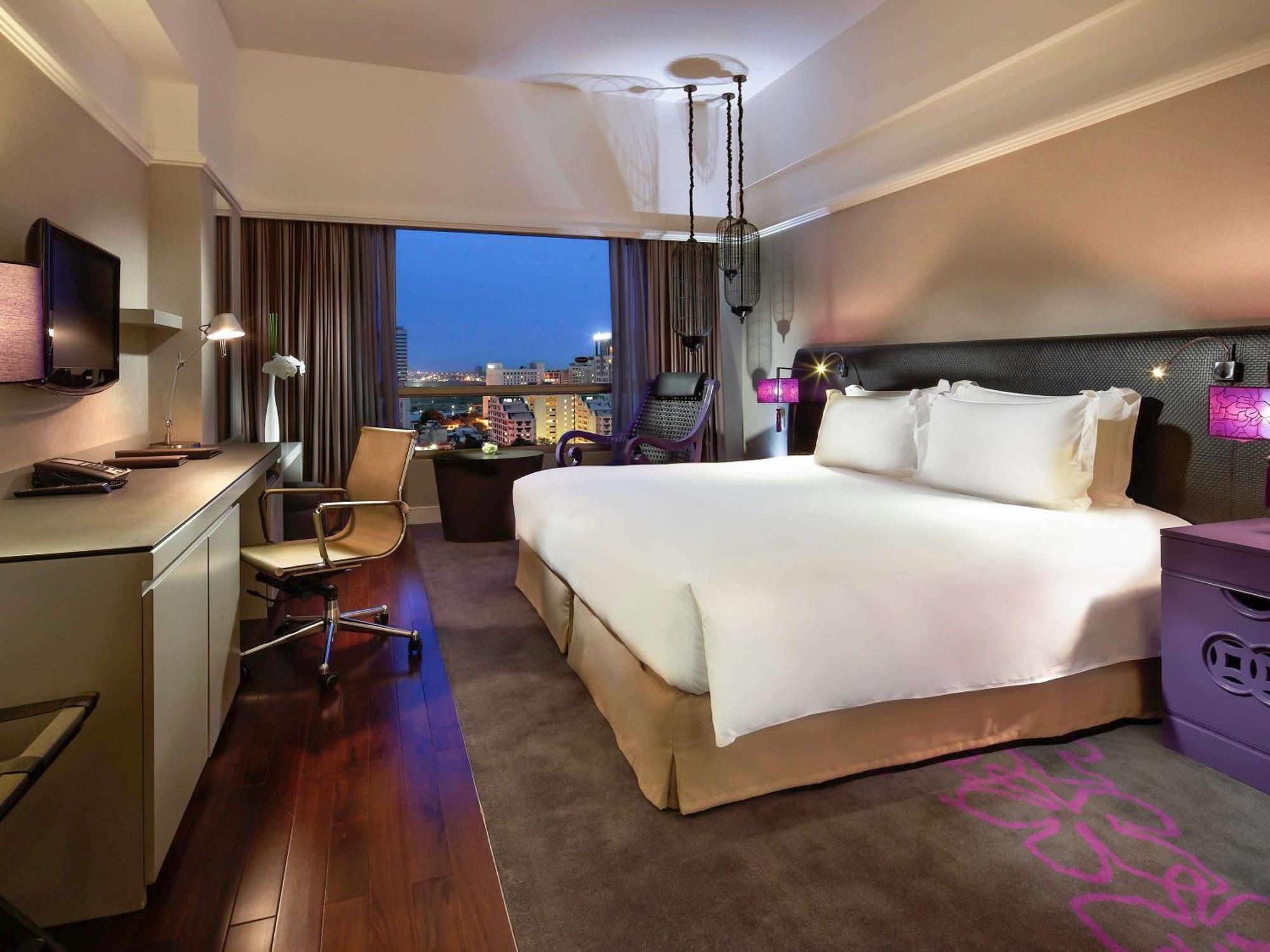 Khách sạn Sofitel Saigon Plaza 5*