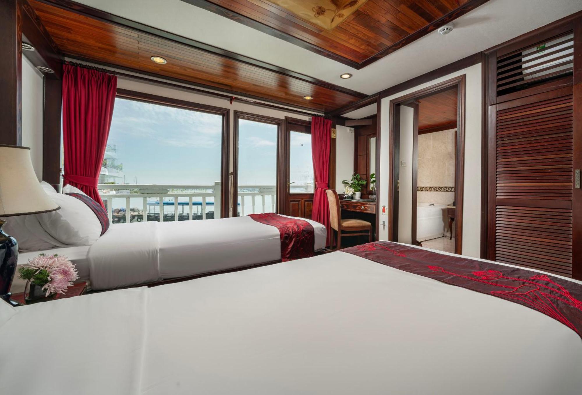 Indochina Sails Bay 