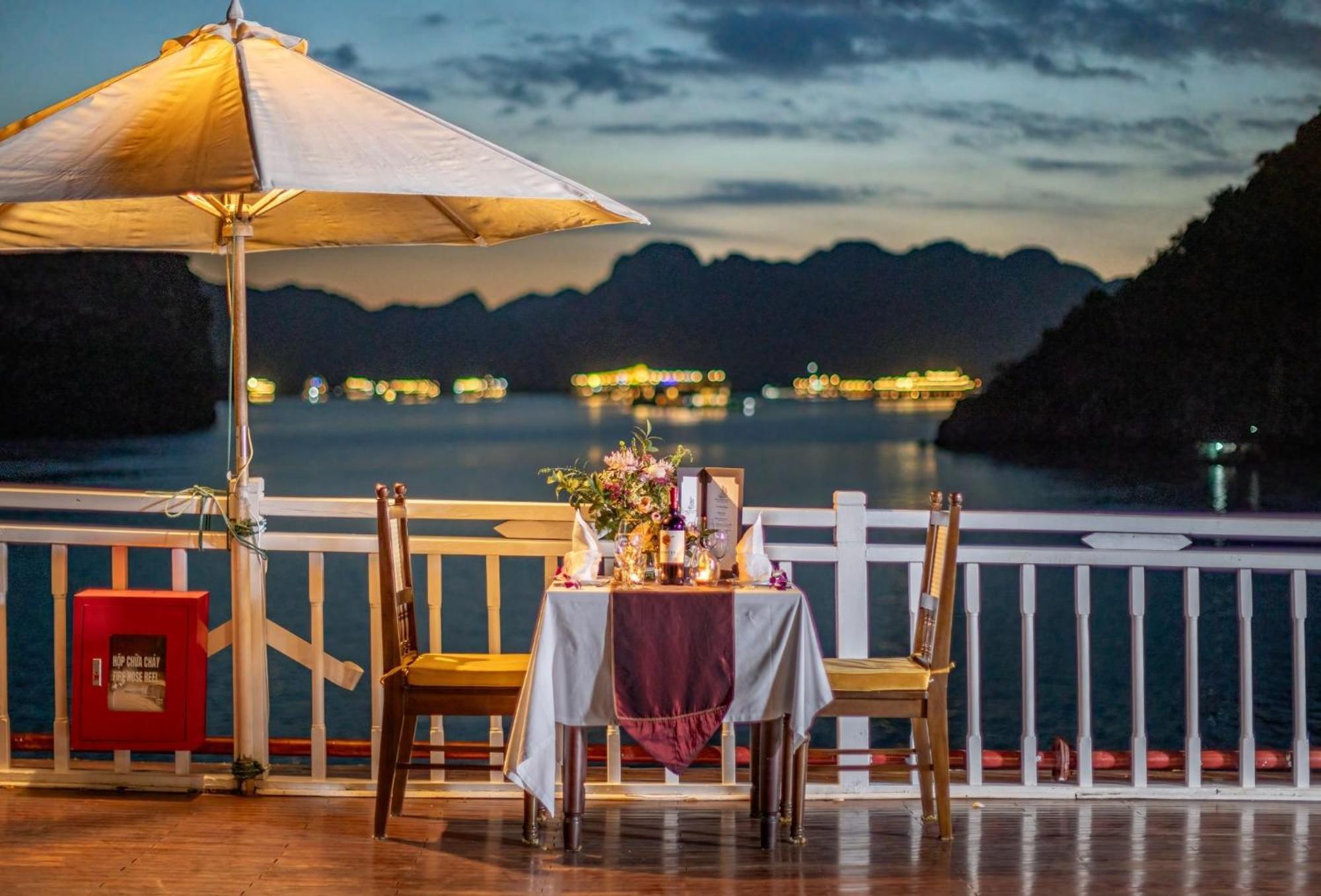 Indochina Sails Bay Ha Long