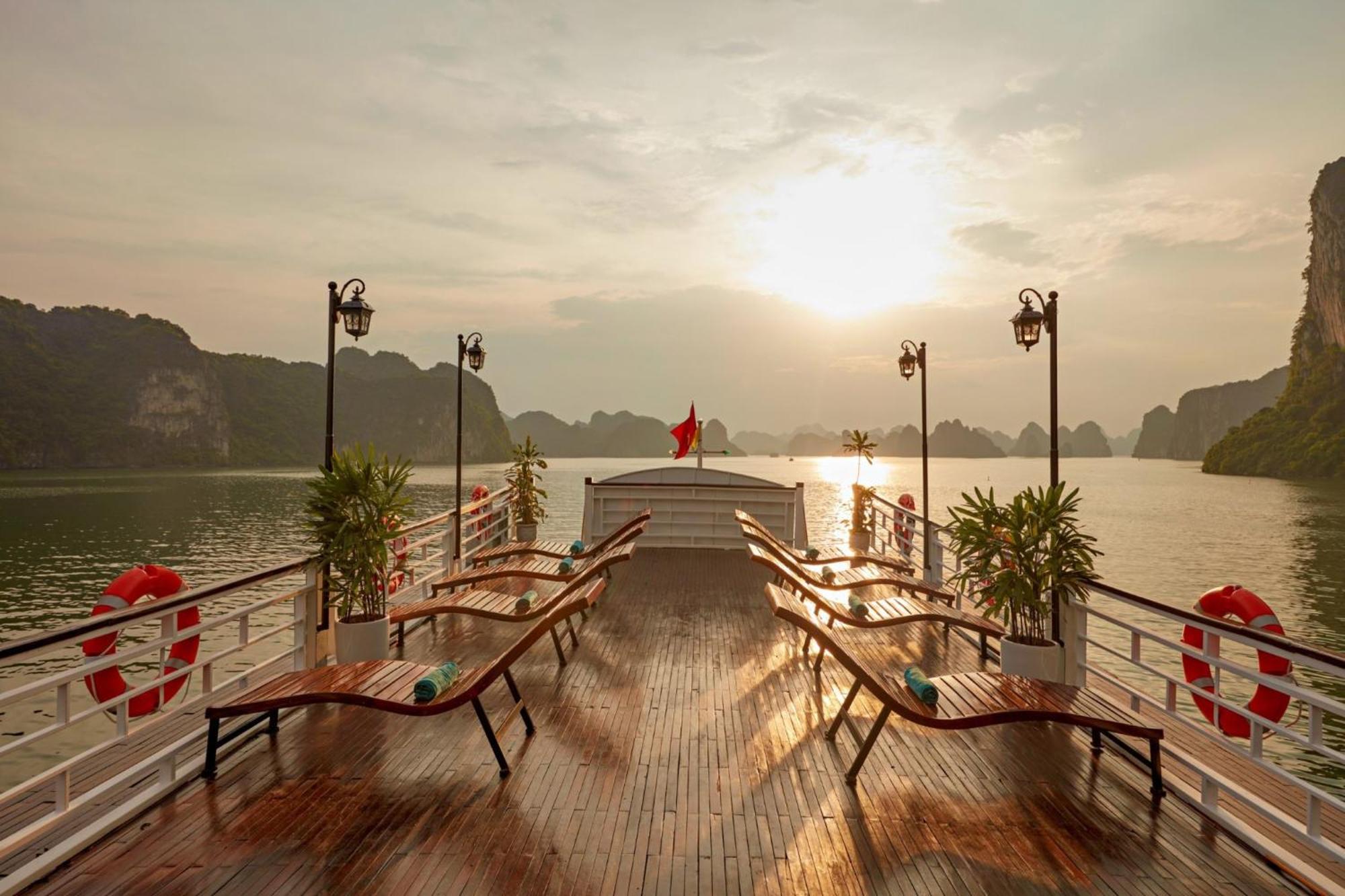 Cozy Bay Cruise  3*