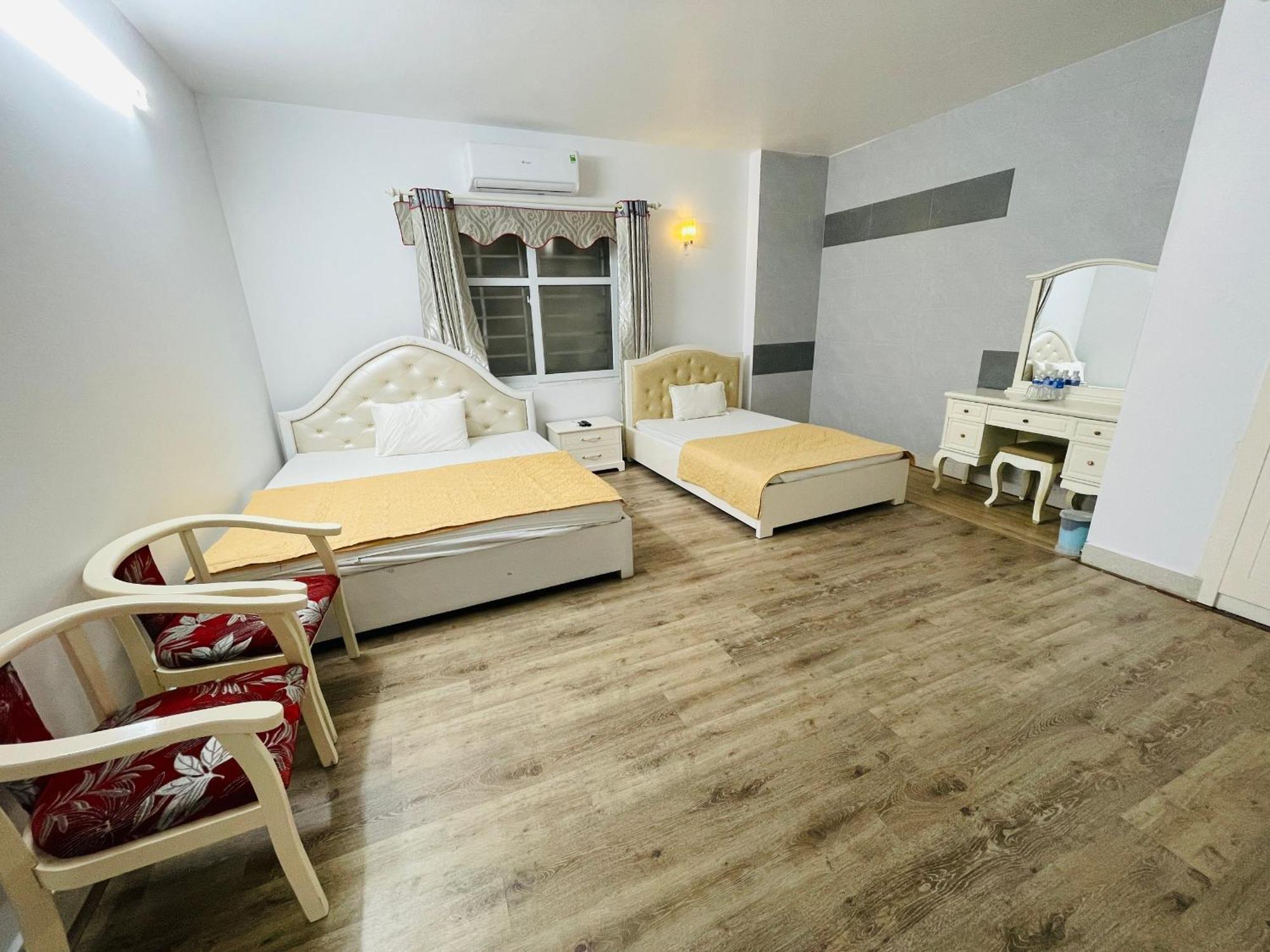 The Light Hotel 3*