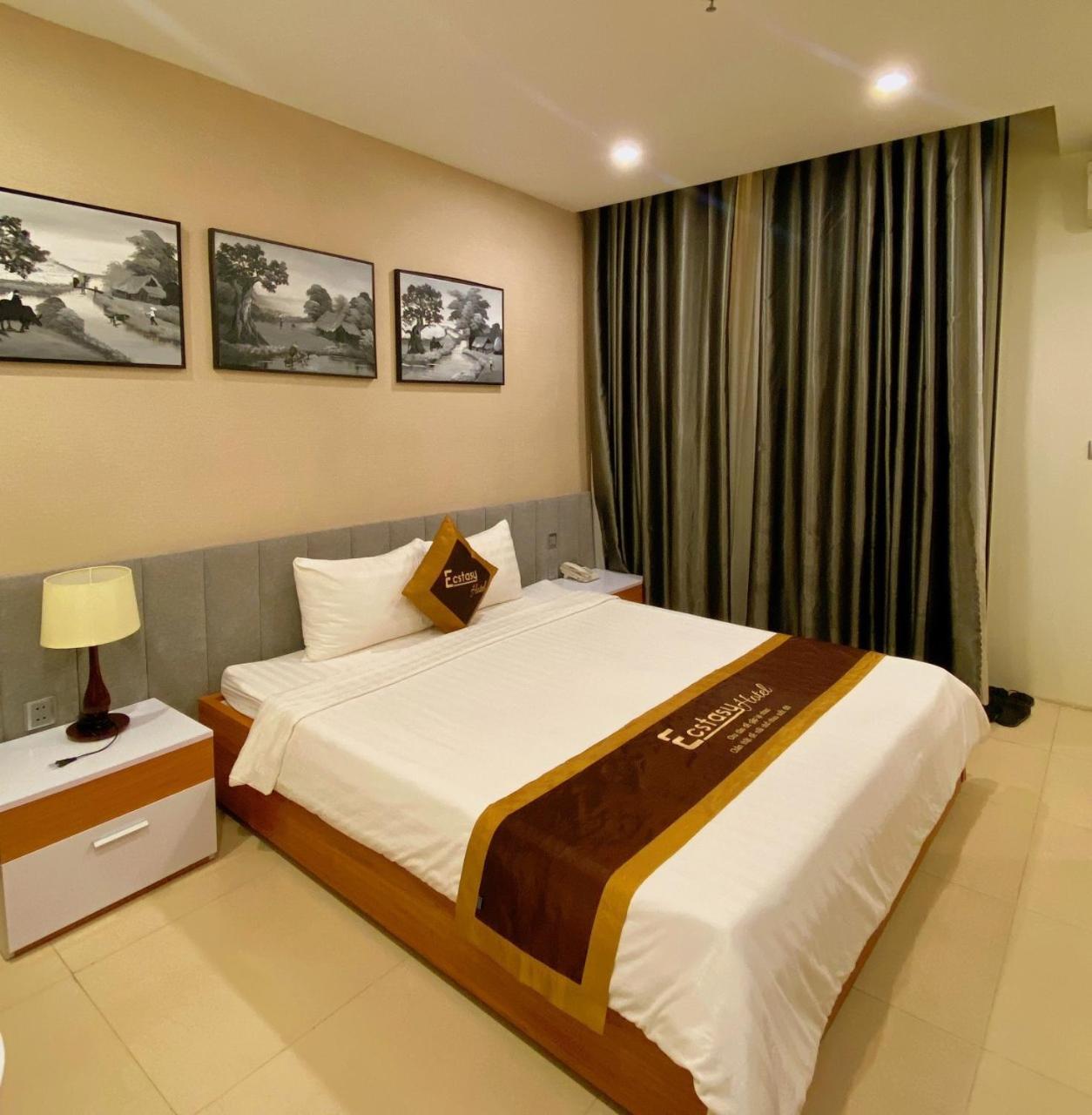 Hotel Ecstasy 3*