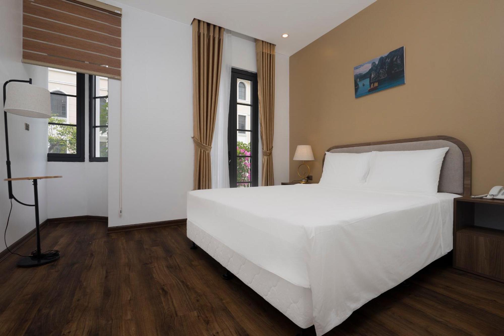 Khách sạn Lantana E409 Sunplaza Pho Di Bo, Bai Chay, 3*