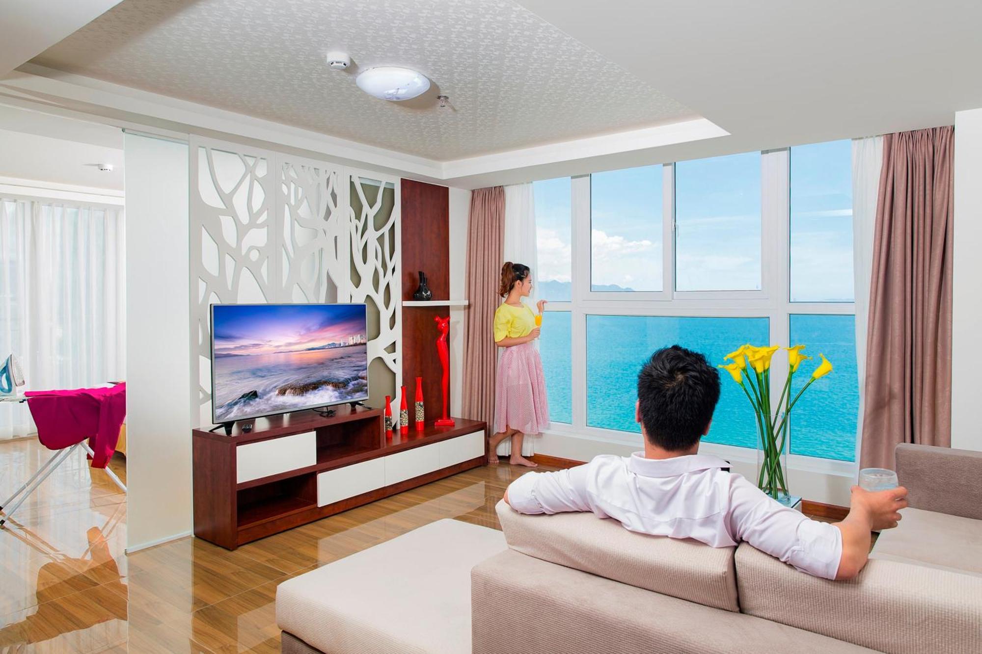 Paris Khách sạn 4*