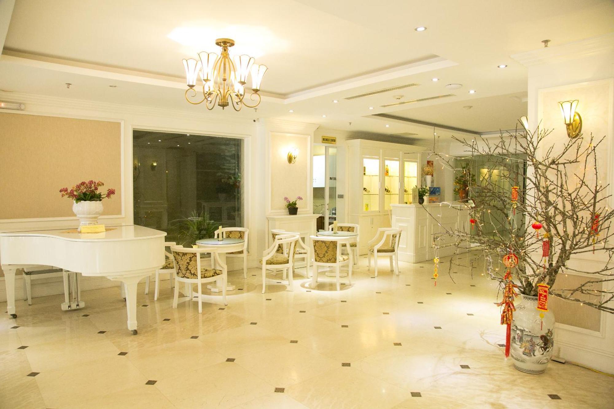 Khách sạn Bay Palace
