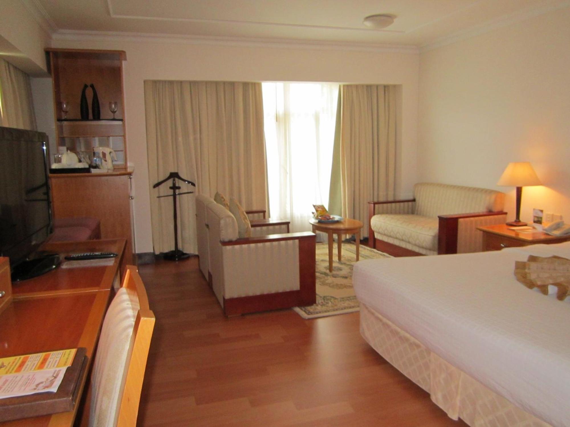 Khách sạn First 4*