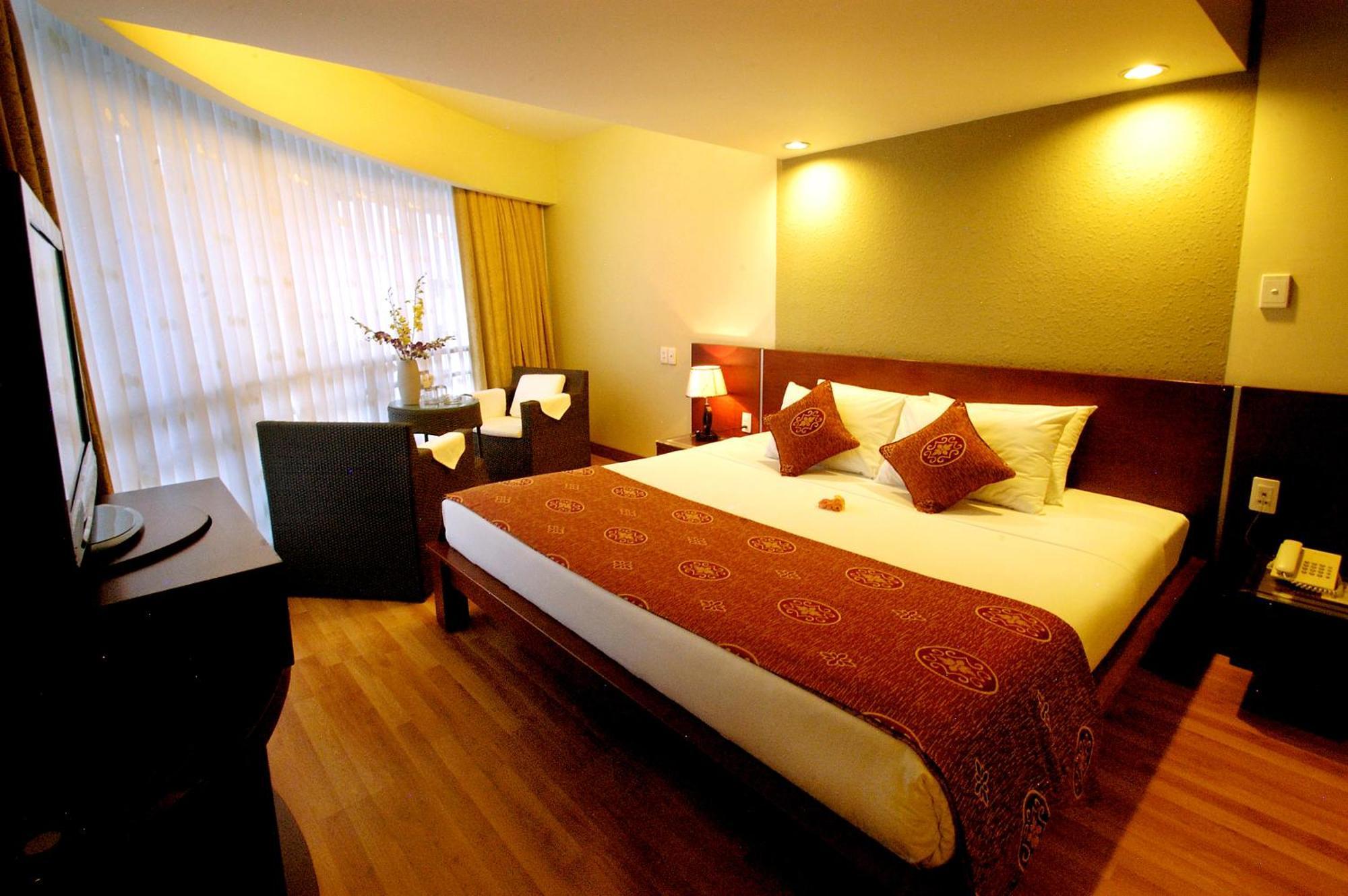 Paradise Hotel