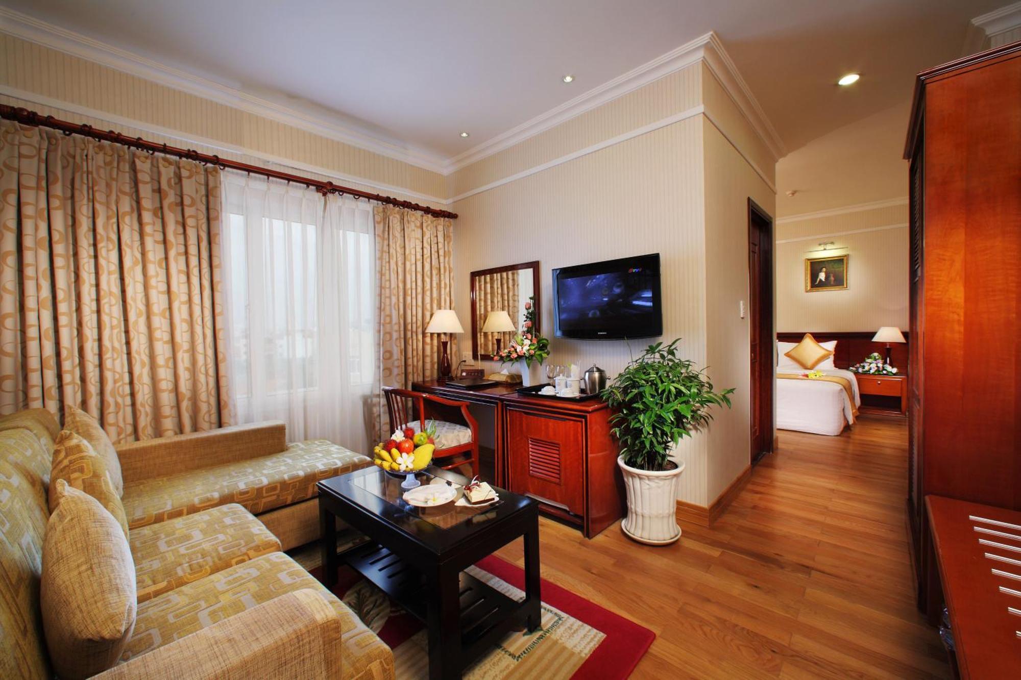 Khách sạn First 4*