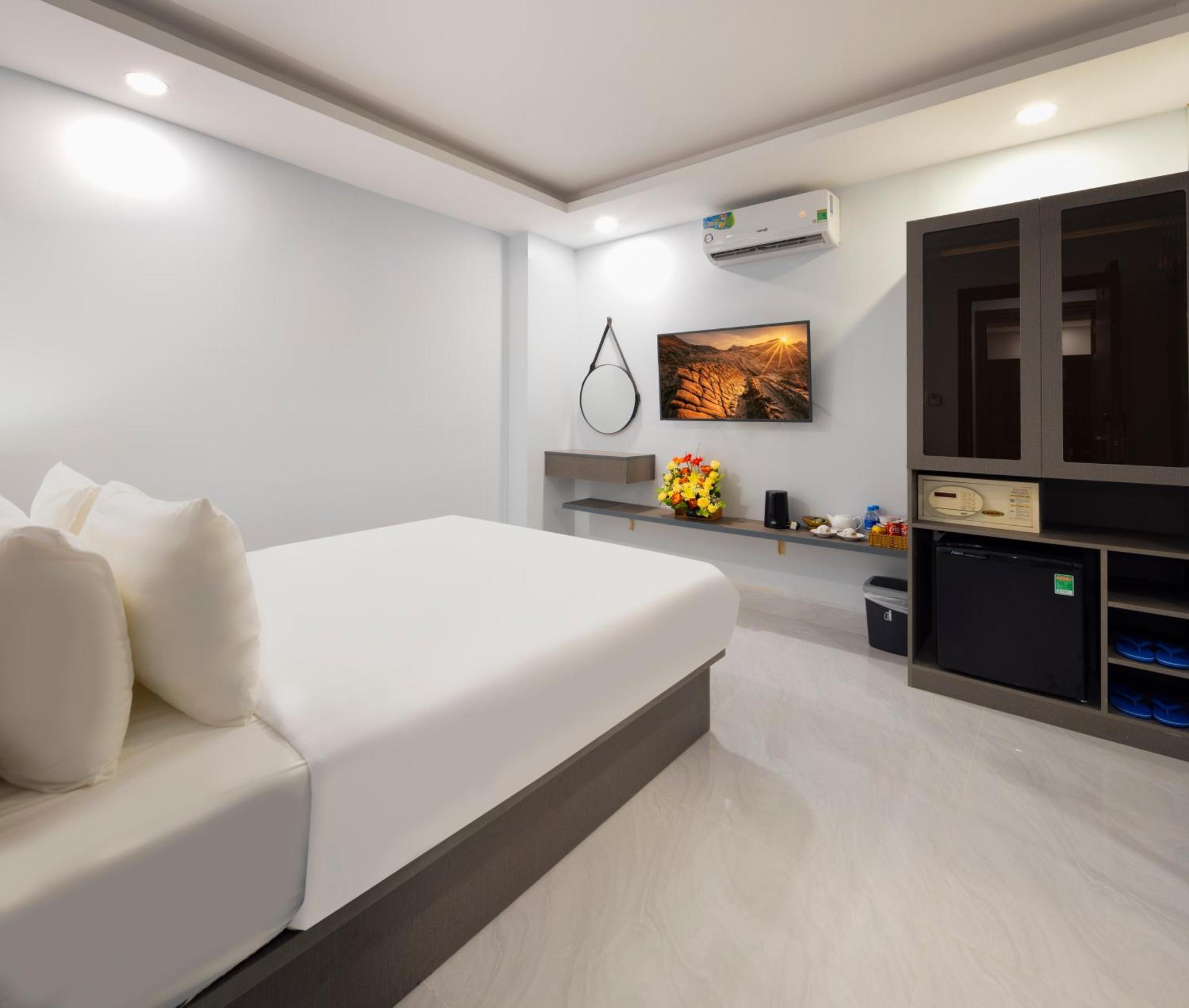 Boss Palace Khách sạn 3*