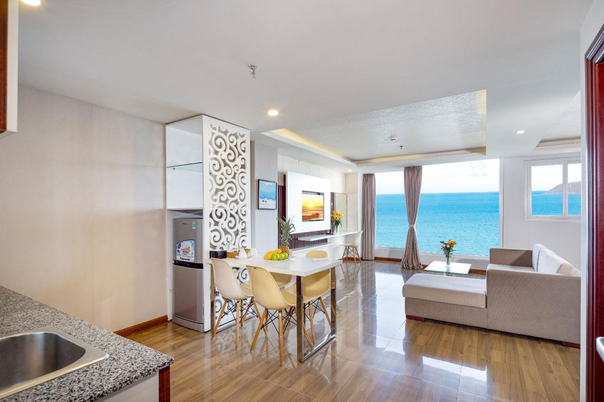 Paris Khách sạn 4*