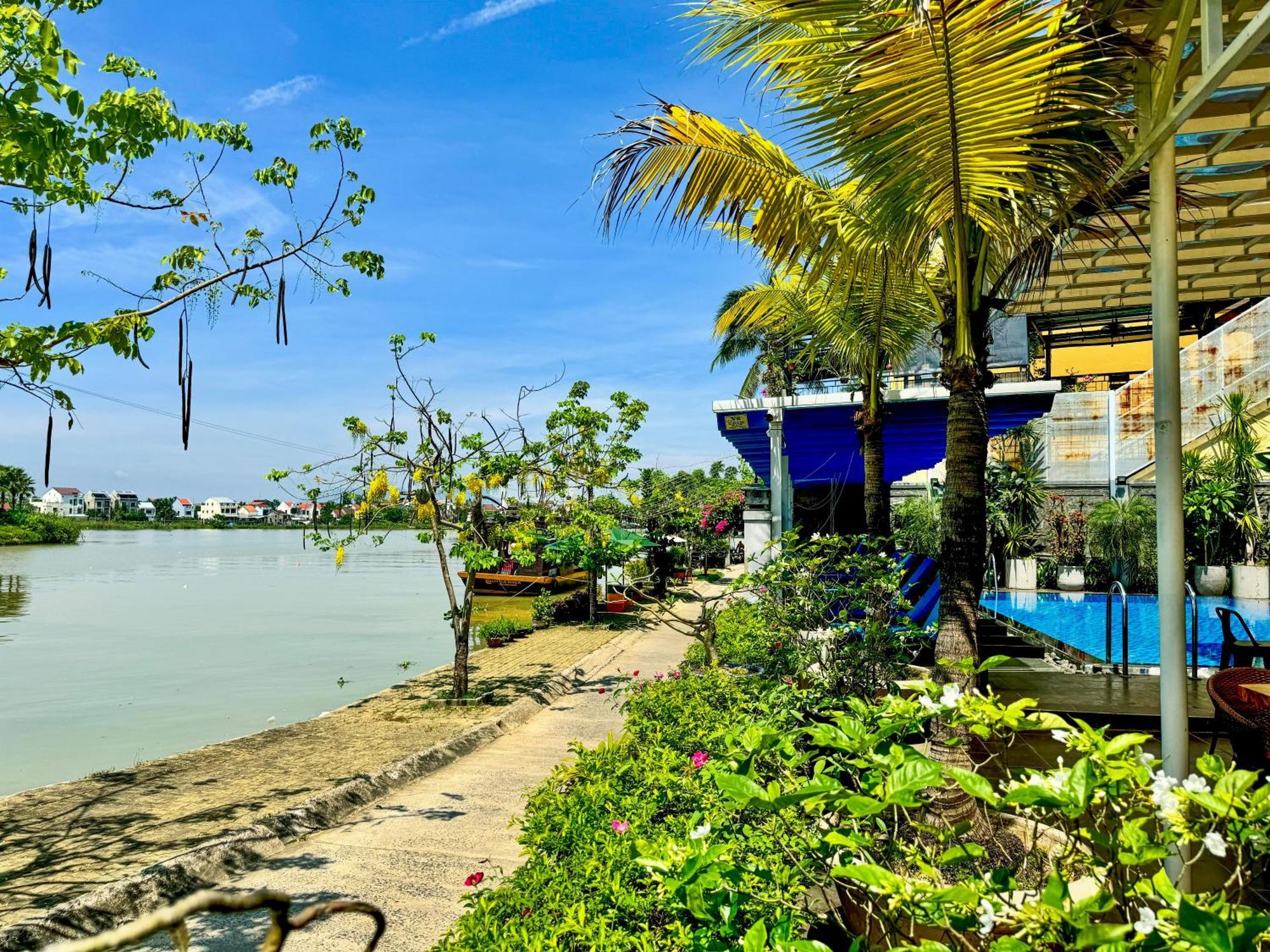 Riverside White House Boutique Hotel