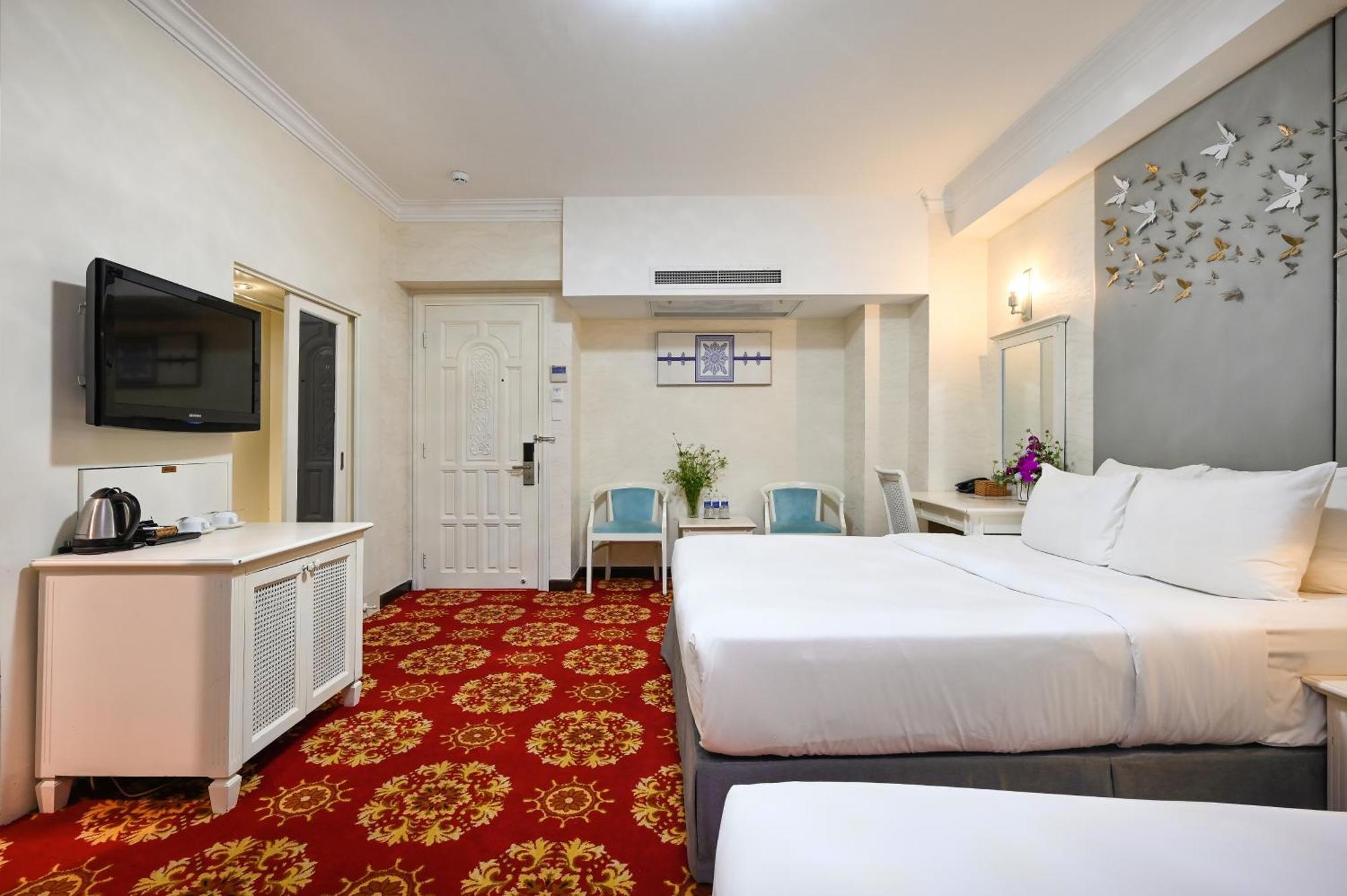 California Saigon & Rooftop Pool Ho Chi Minh City