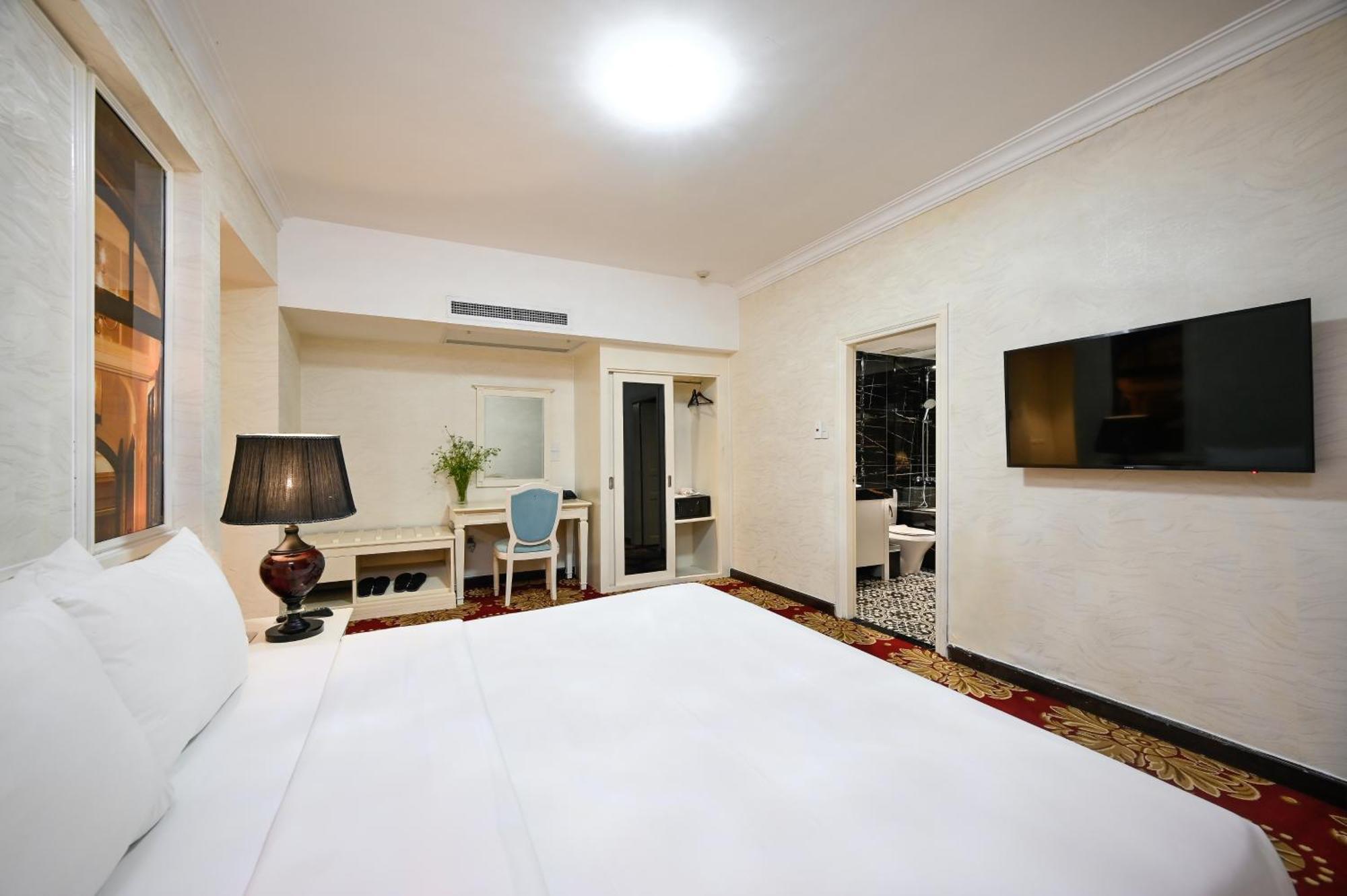 California Saigon & Rooftop Pool Khách sạn TP. Hồ Chí Minh