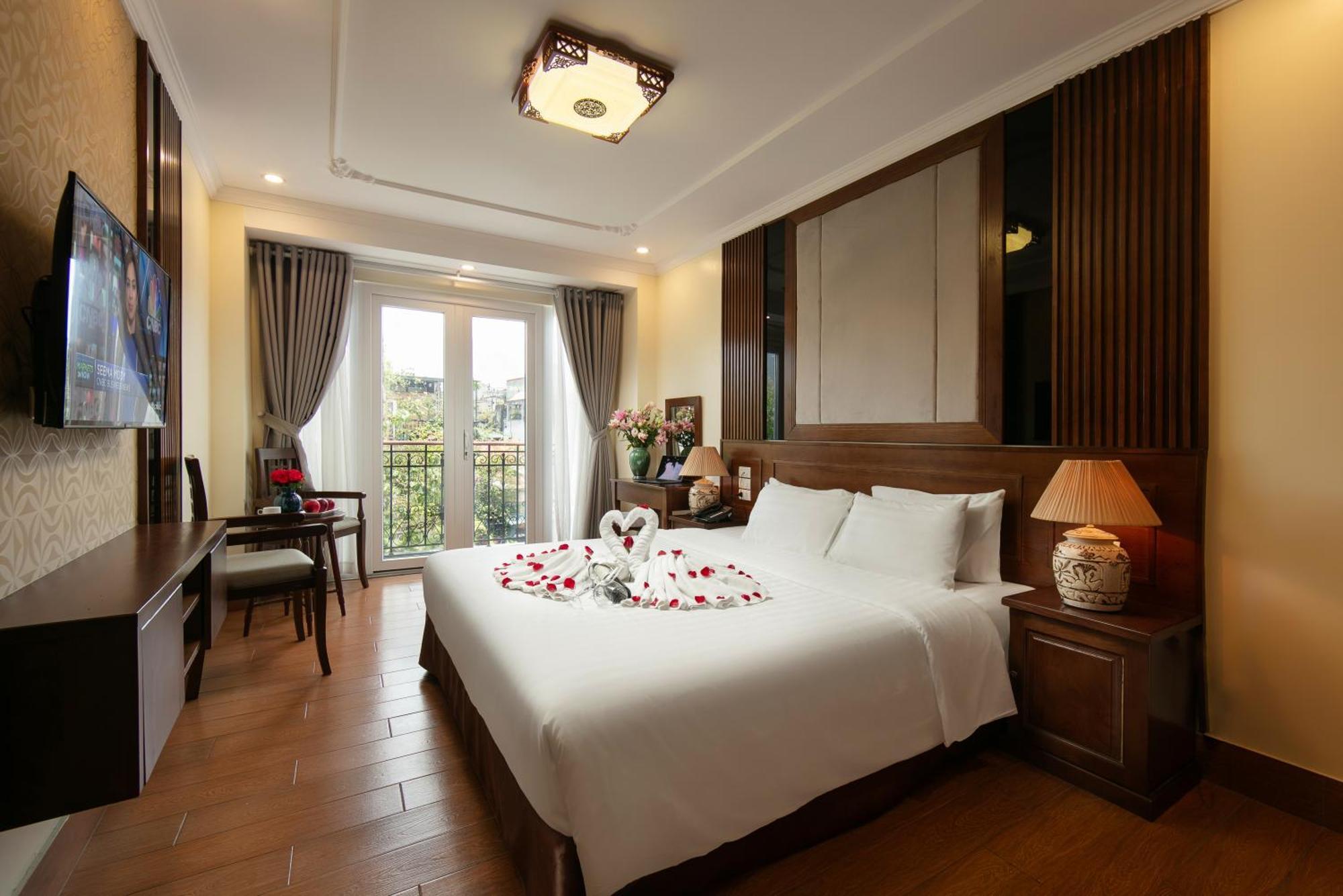 Hotel The West & Hanoi