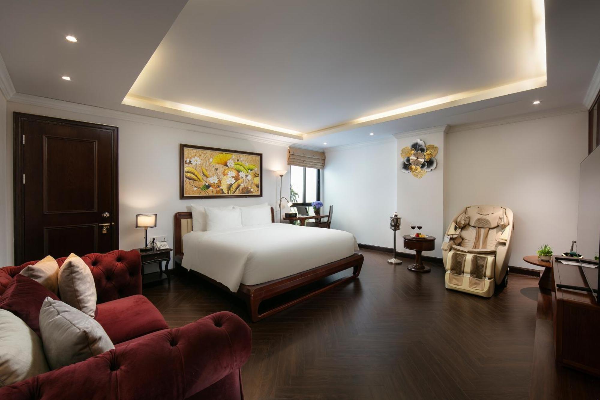 Khách sạn De Crown