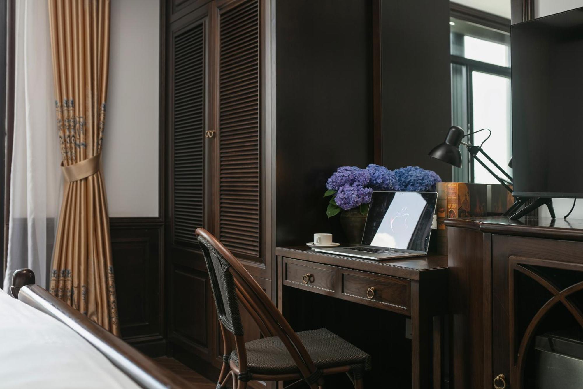 De Crown Khách sạn Hà Nội