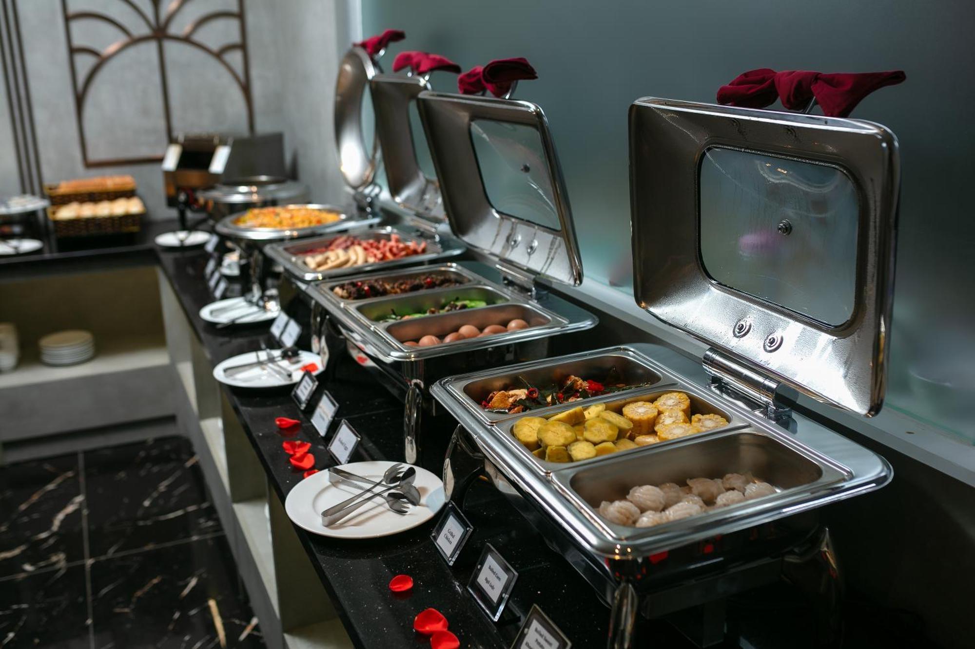 Khách sạn De Crown 5*