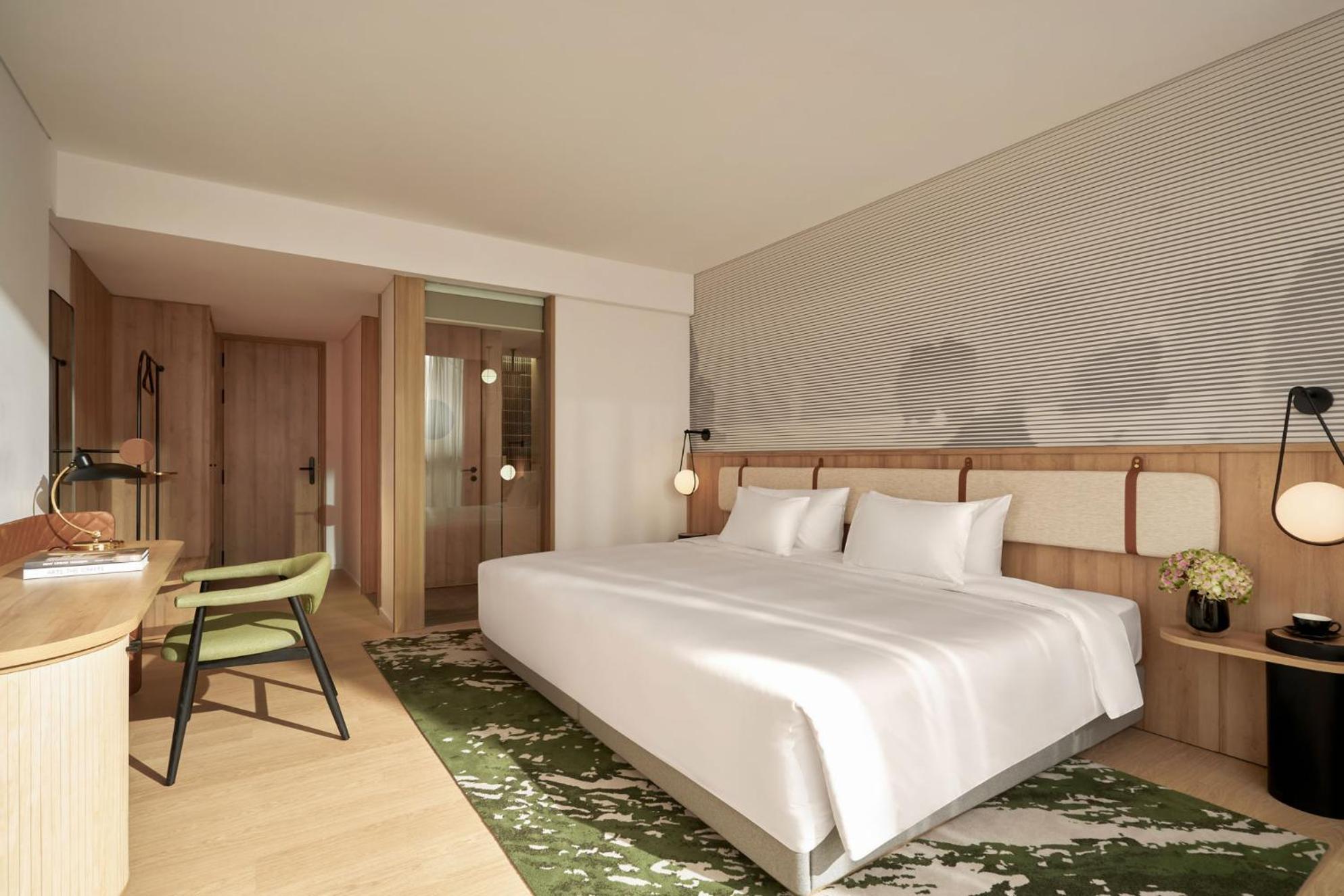 The Yacht By Dc Hotel