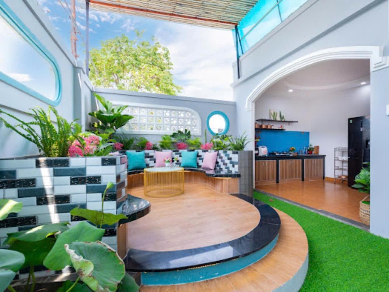 Pink Host Hotel