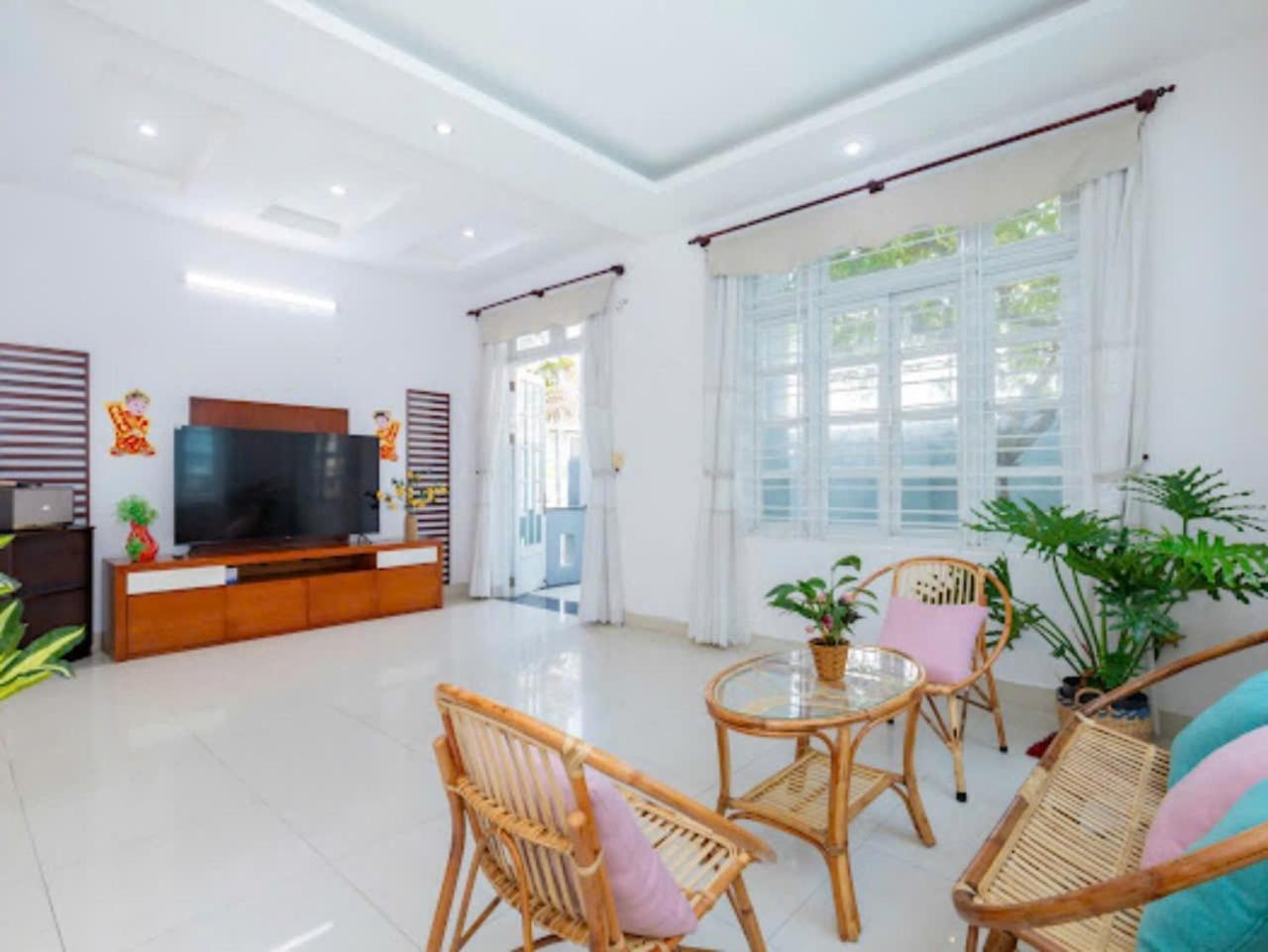 Pink Host Vung Tau