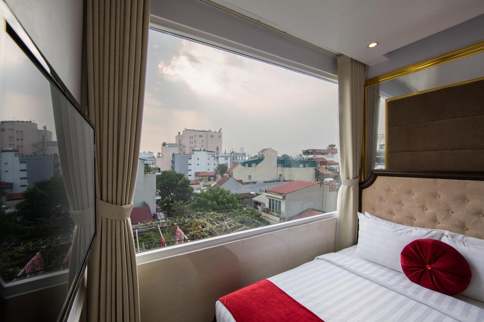 Royal Palace 2 & Hotel 4*