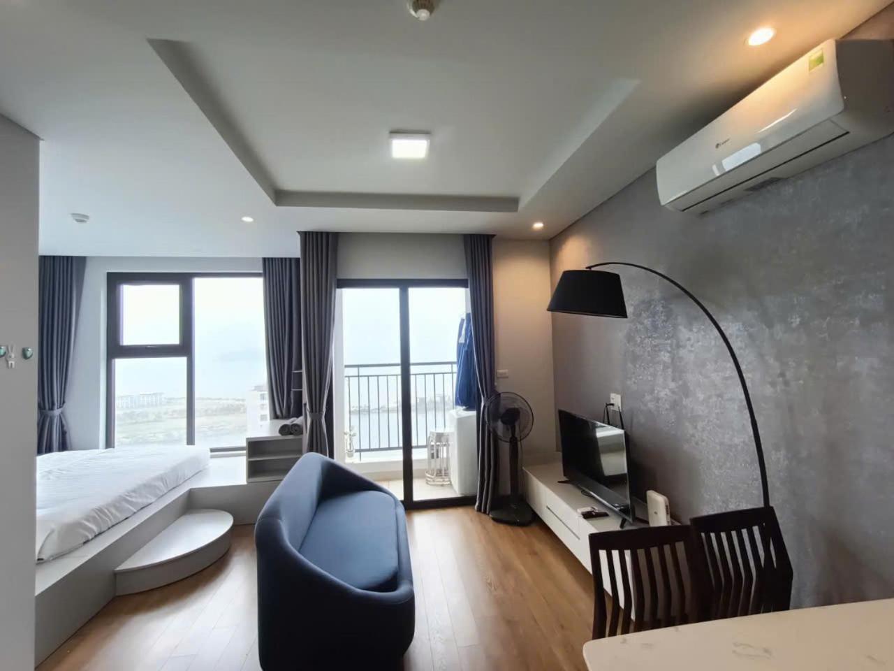 Thuy Apartment *