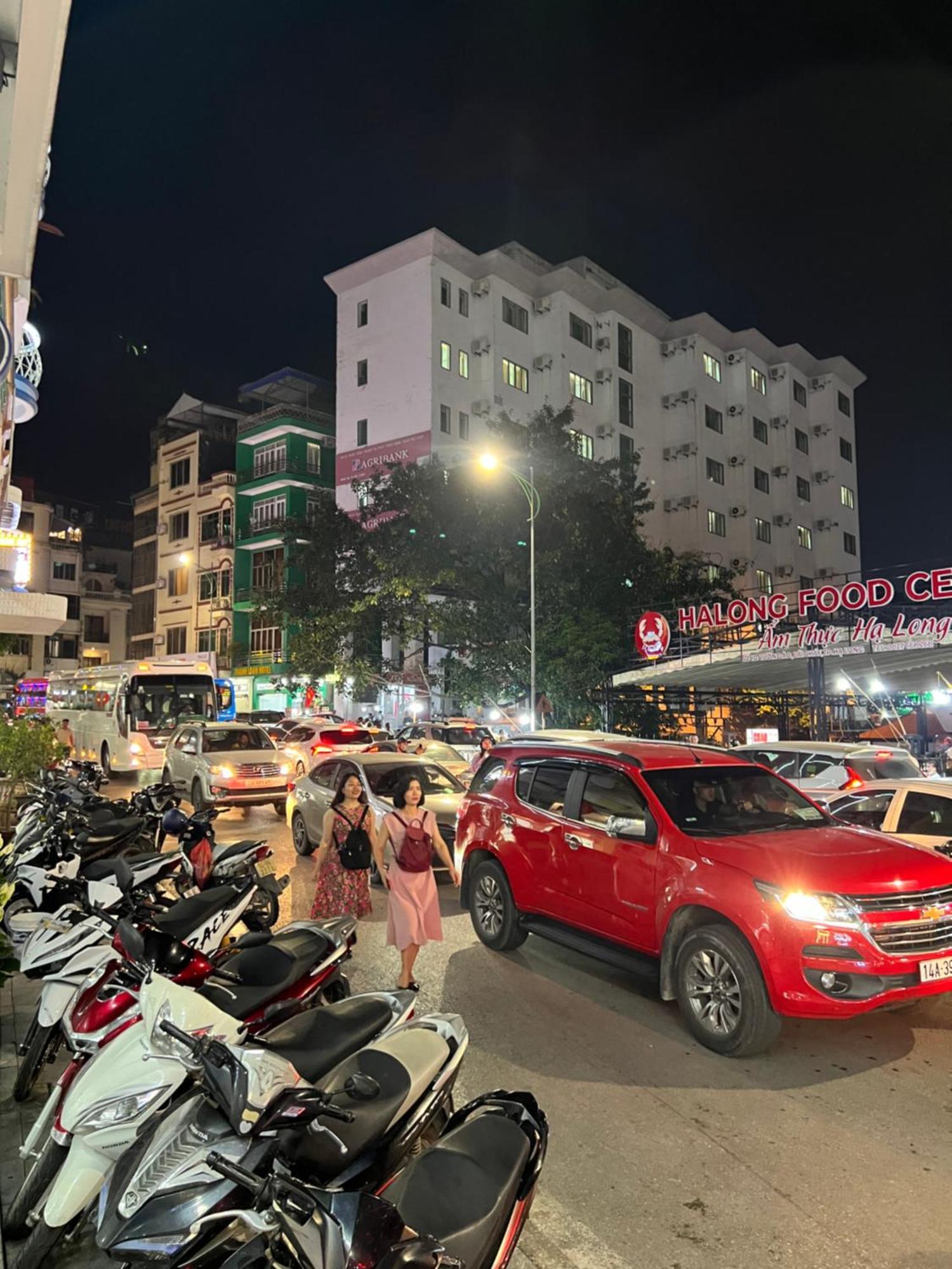 Tung Lam * Ha Long