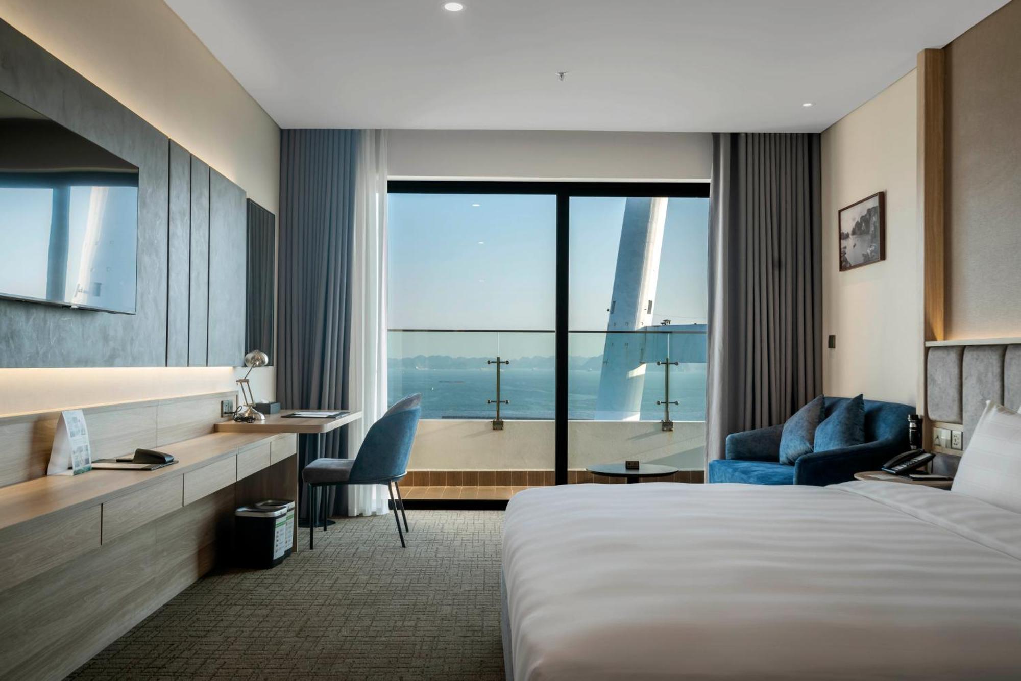 Wyndham Garden Legend Halong Hotel 5*