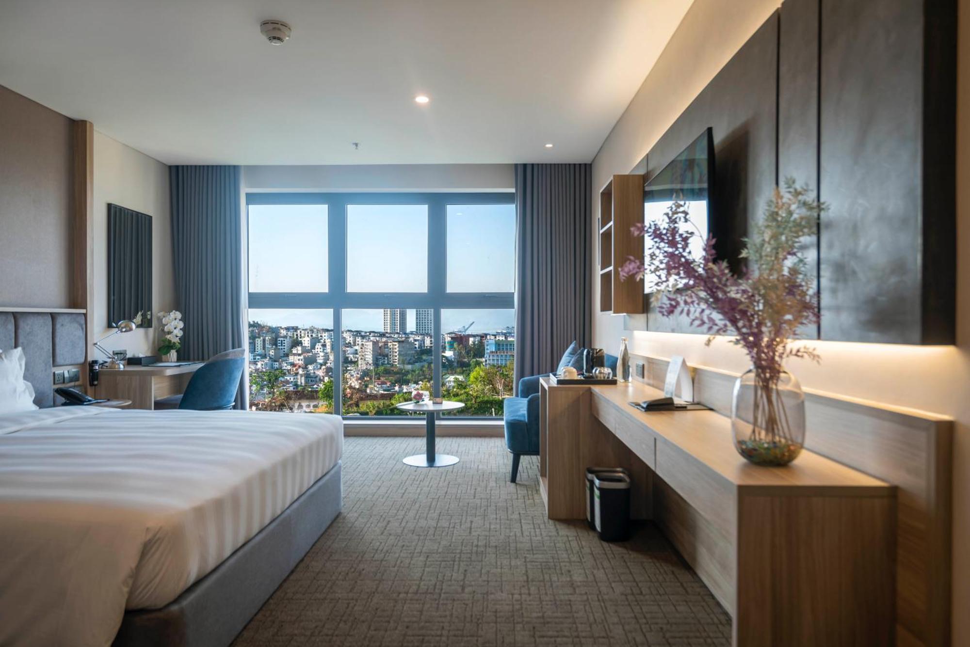 Wyndham Garden Legend Halong Hotel 5*