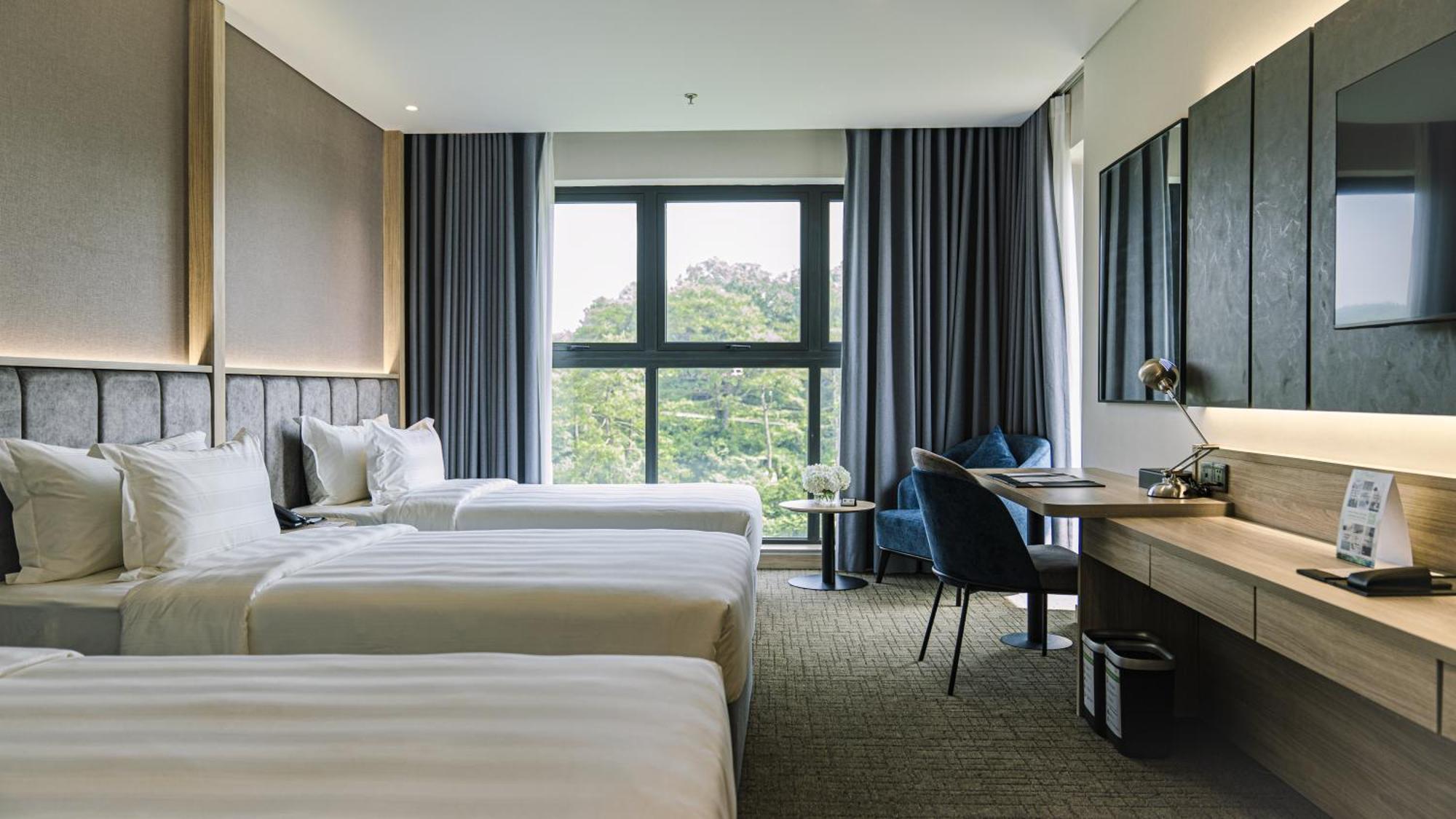Wyndham Garden Legend Halong Hotel 5*