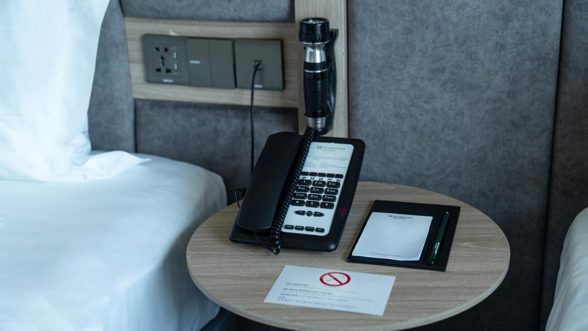 Hotel Wyndham Garden Legend Halong 5*