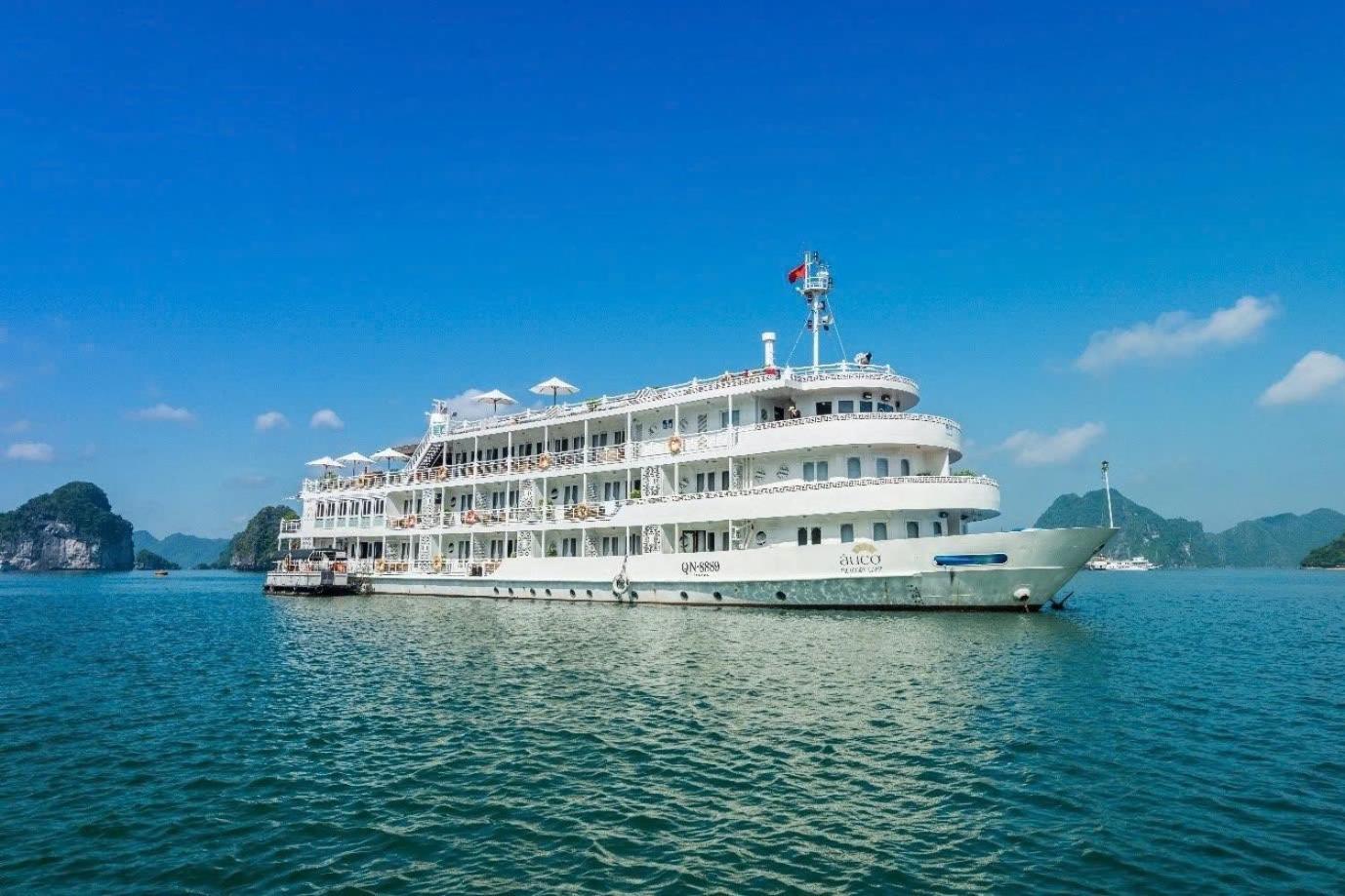 Tuan Chau - Phuong Dong * Ha Long