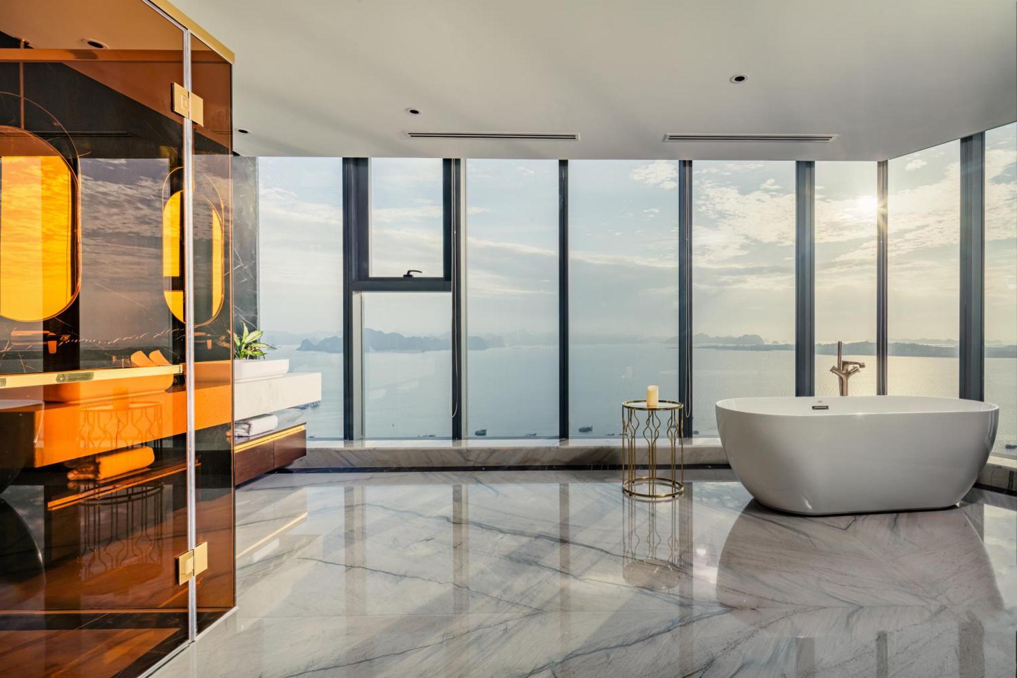 Radisson Blu Ha Long Bay 5*