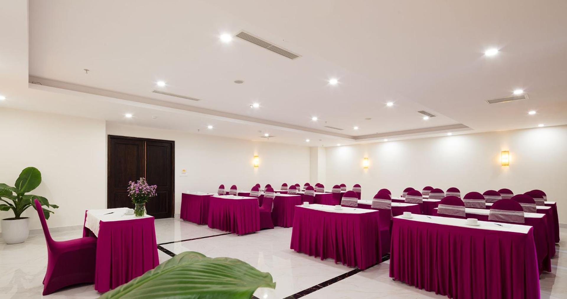 Bonjour Hotel 4*