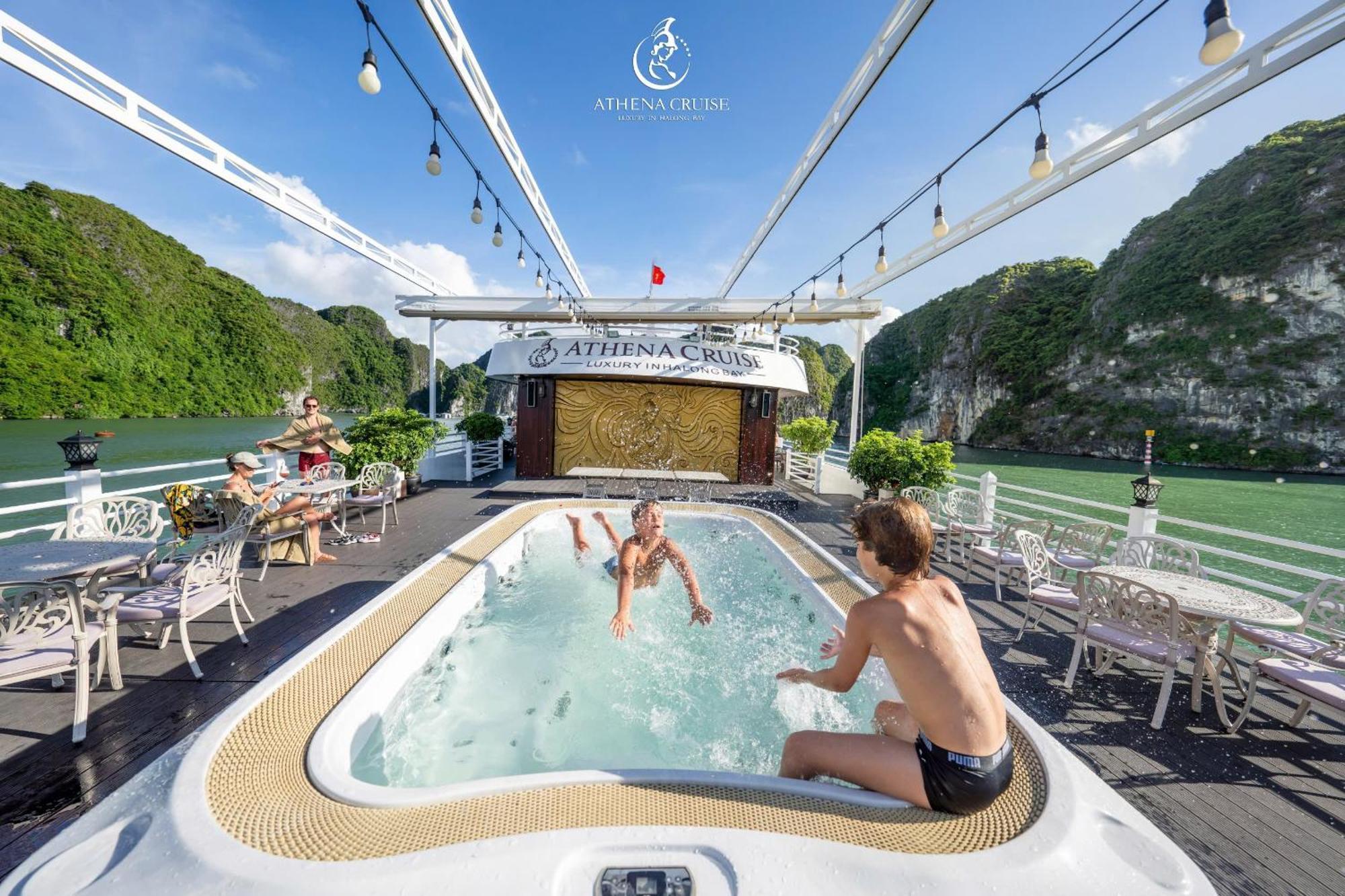 Athena Royal Cruise - Luxury In Halong Bay 