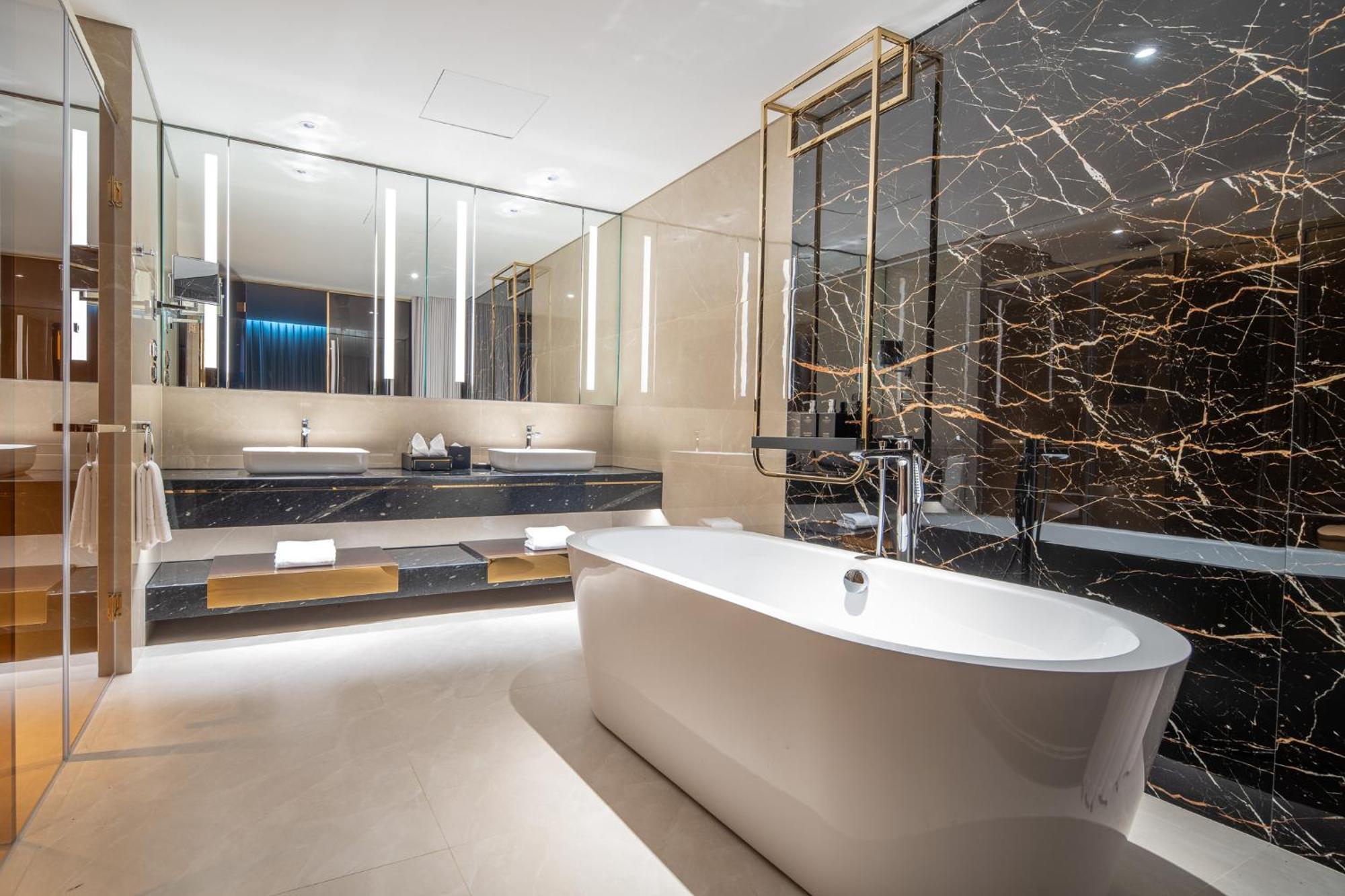 Radisson Blu Ha Long Bay 5*