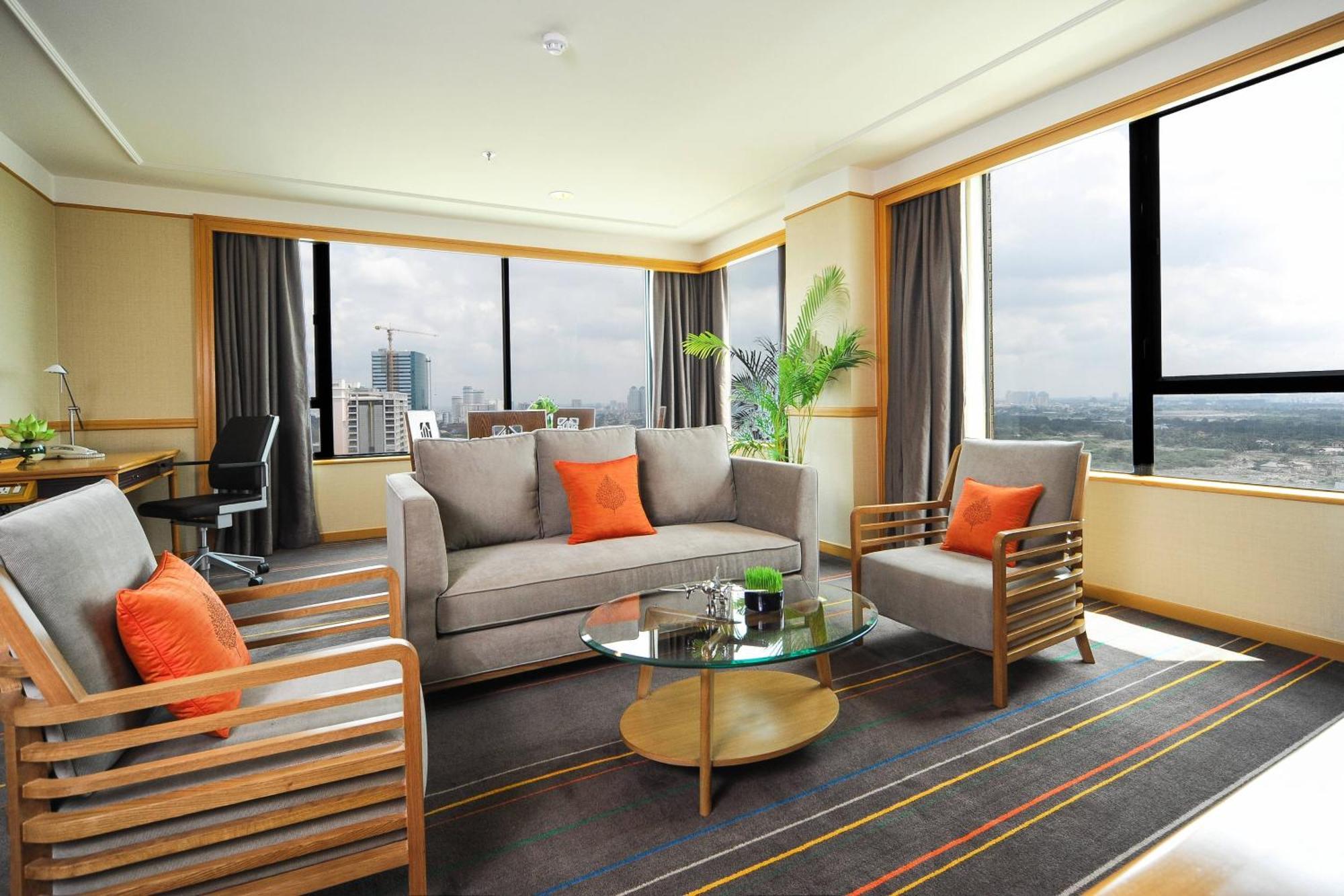 Renaissance Riverside Saigon Hotel