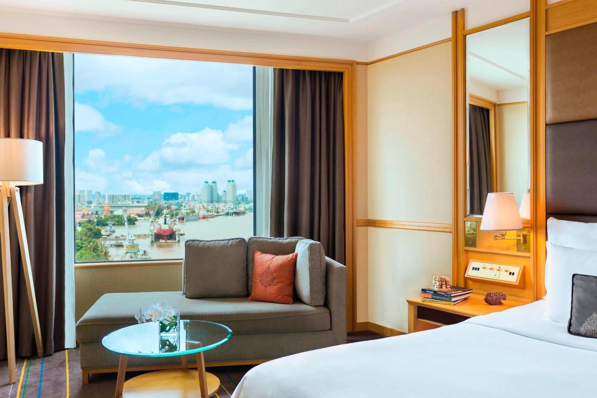 Hotel Renaissance Riverside Saigon