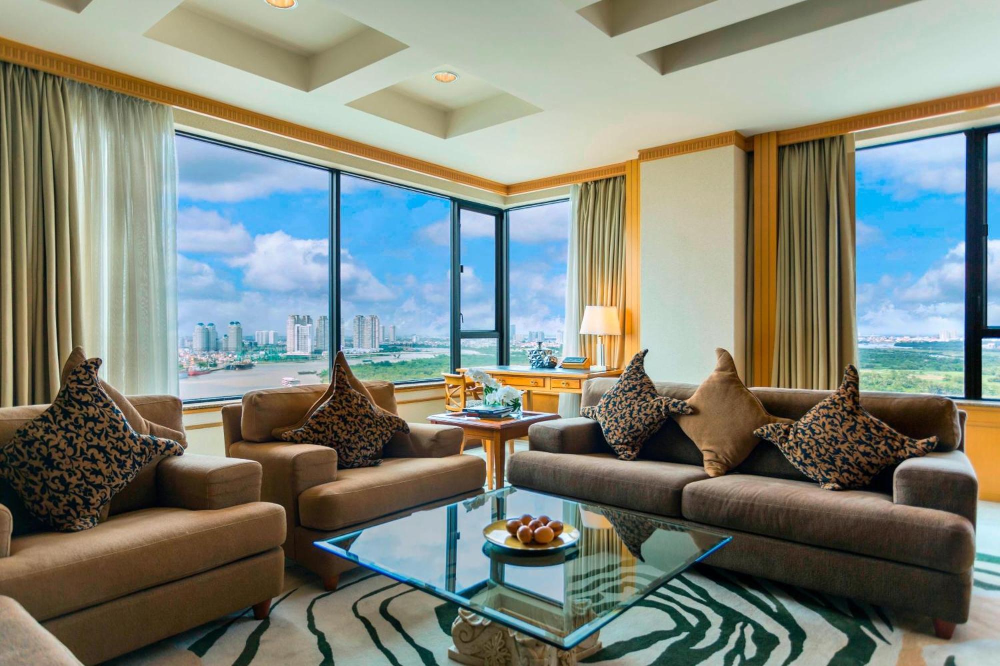 Hotel Renaissance Riverside Saigon 5*