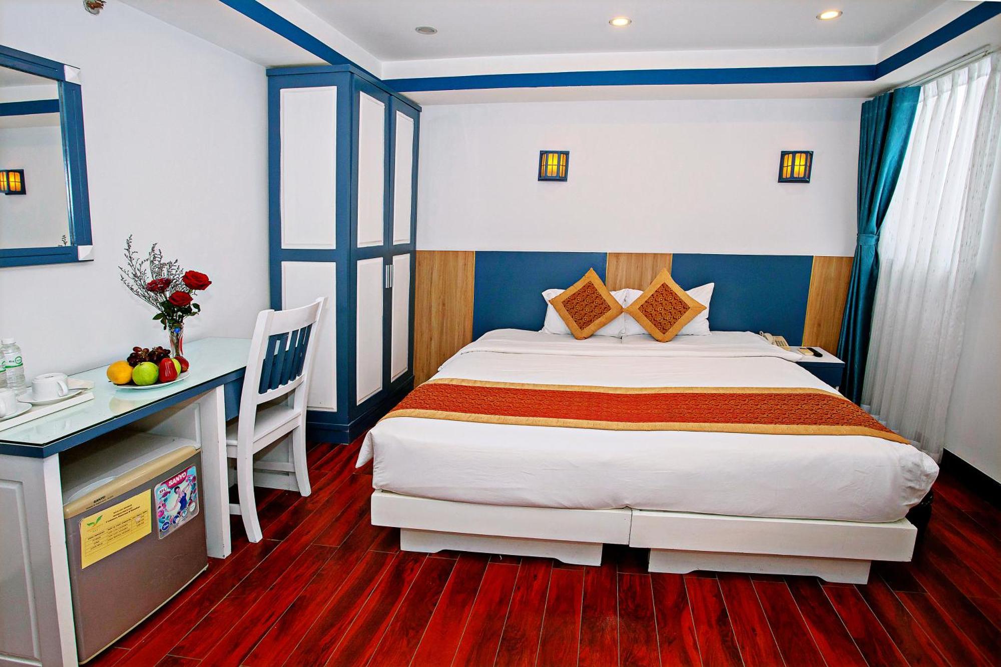 Golden Rain 2 Hotel
