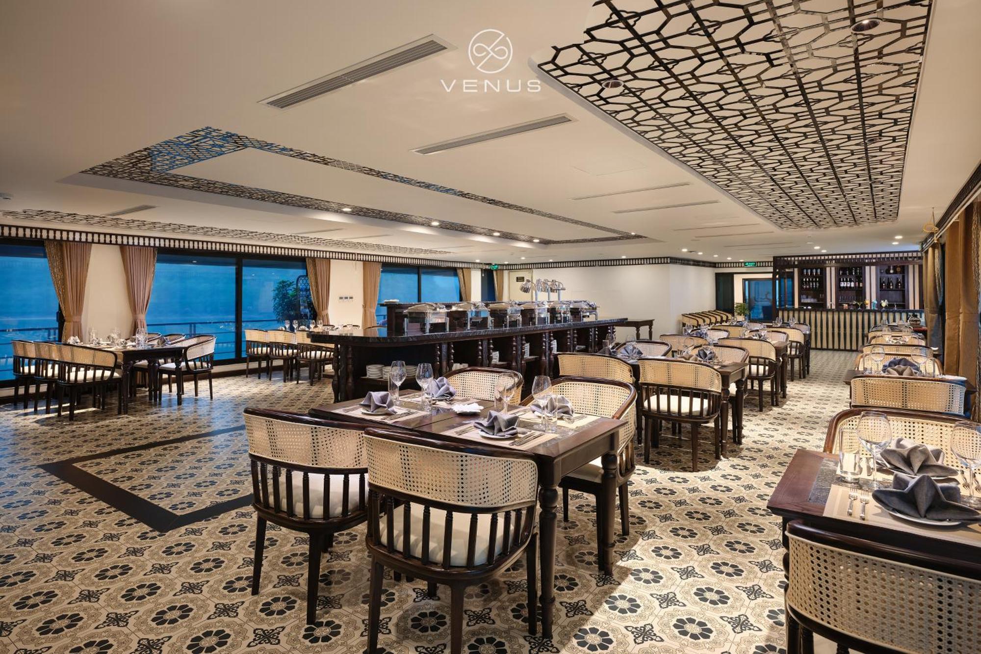 Era Halong Cruise  5*